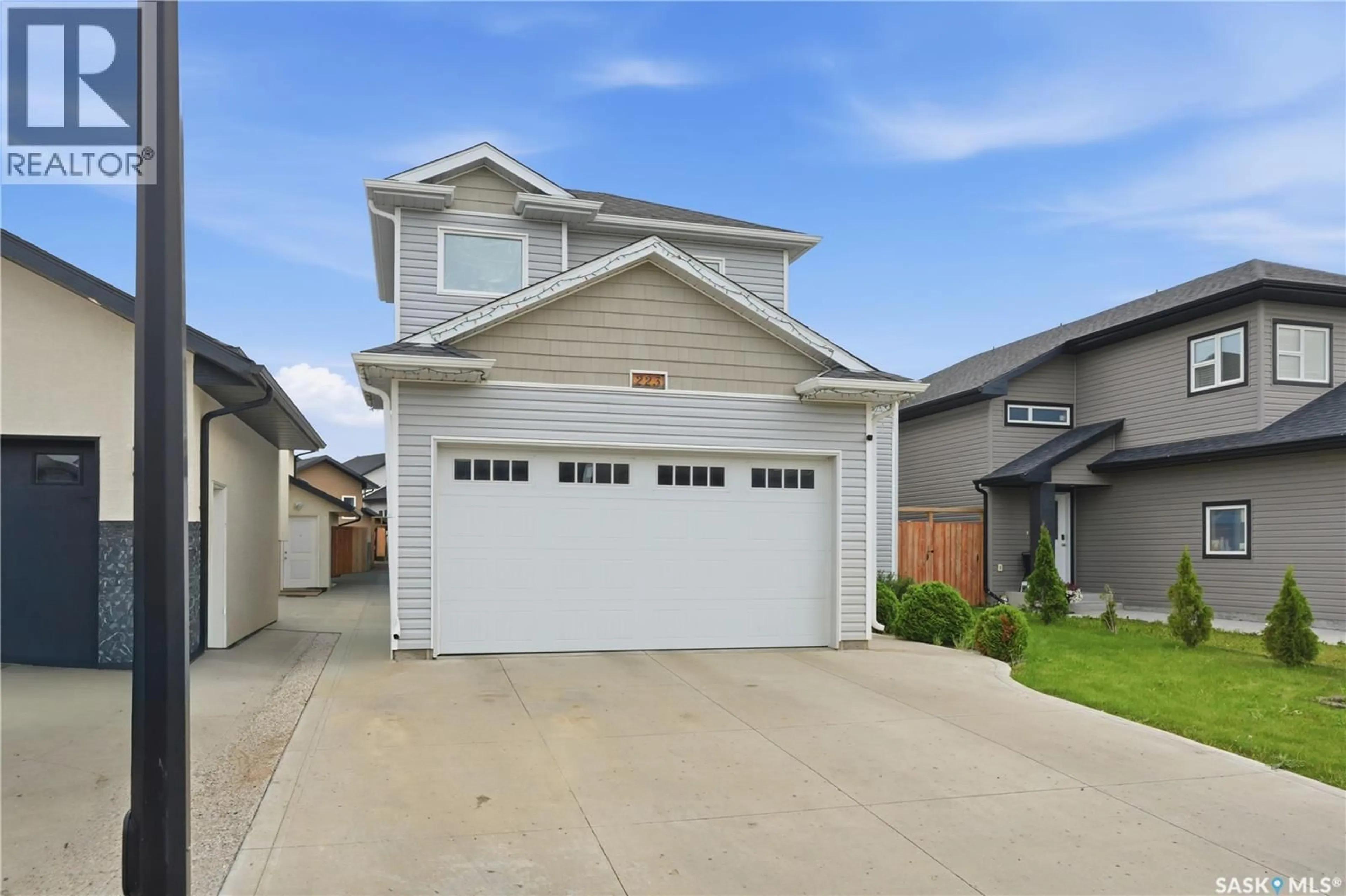 Indoor garage for 223 ELLS CRESCENT, Saskatoon Saskatchewan S7L6K6