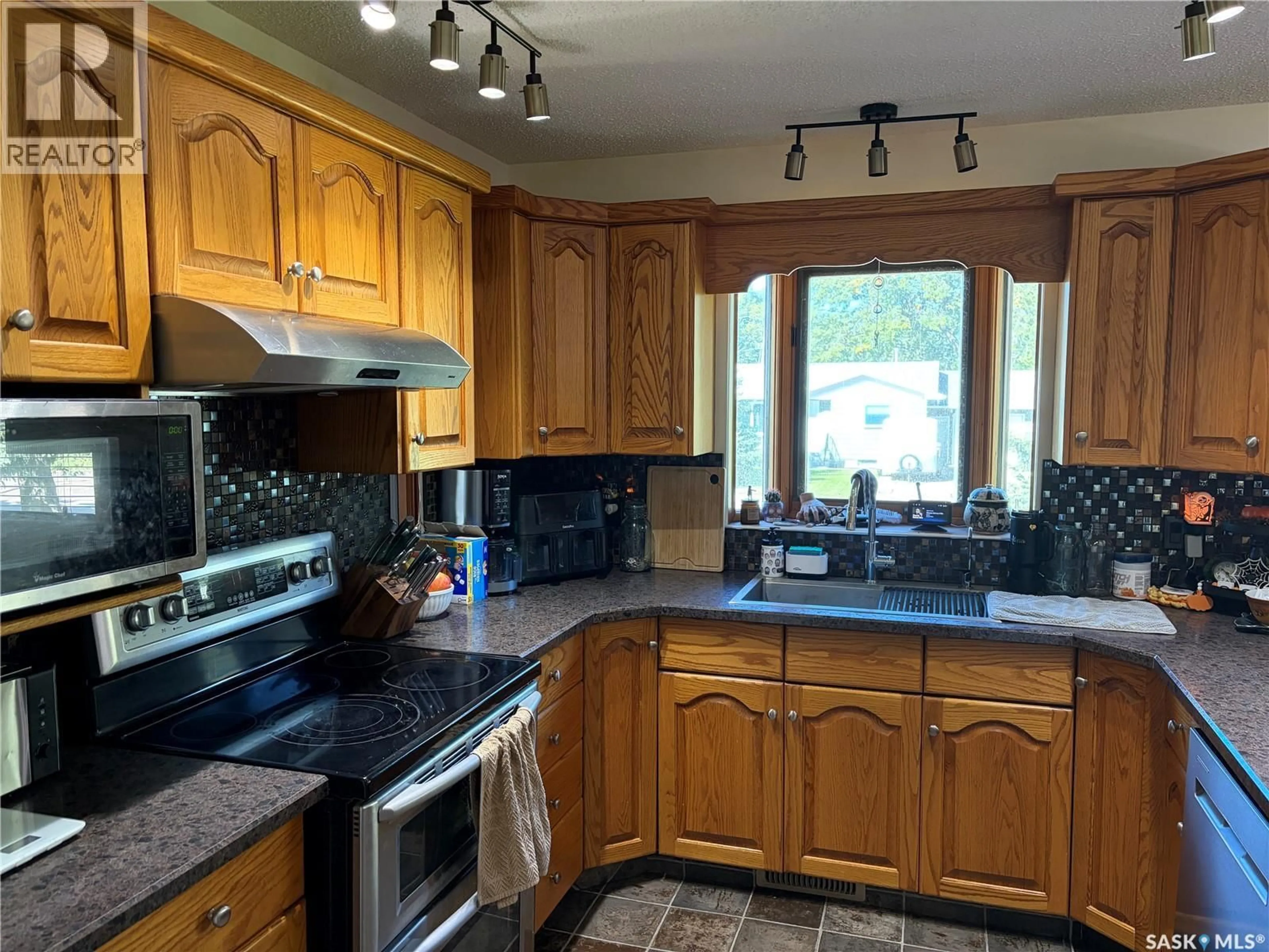 Standard kitchen, ceramic/tile floor for 133 2ND AVENUE, Wadena Saskatchewan S0A4J0