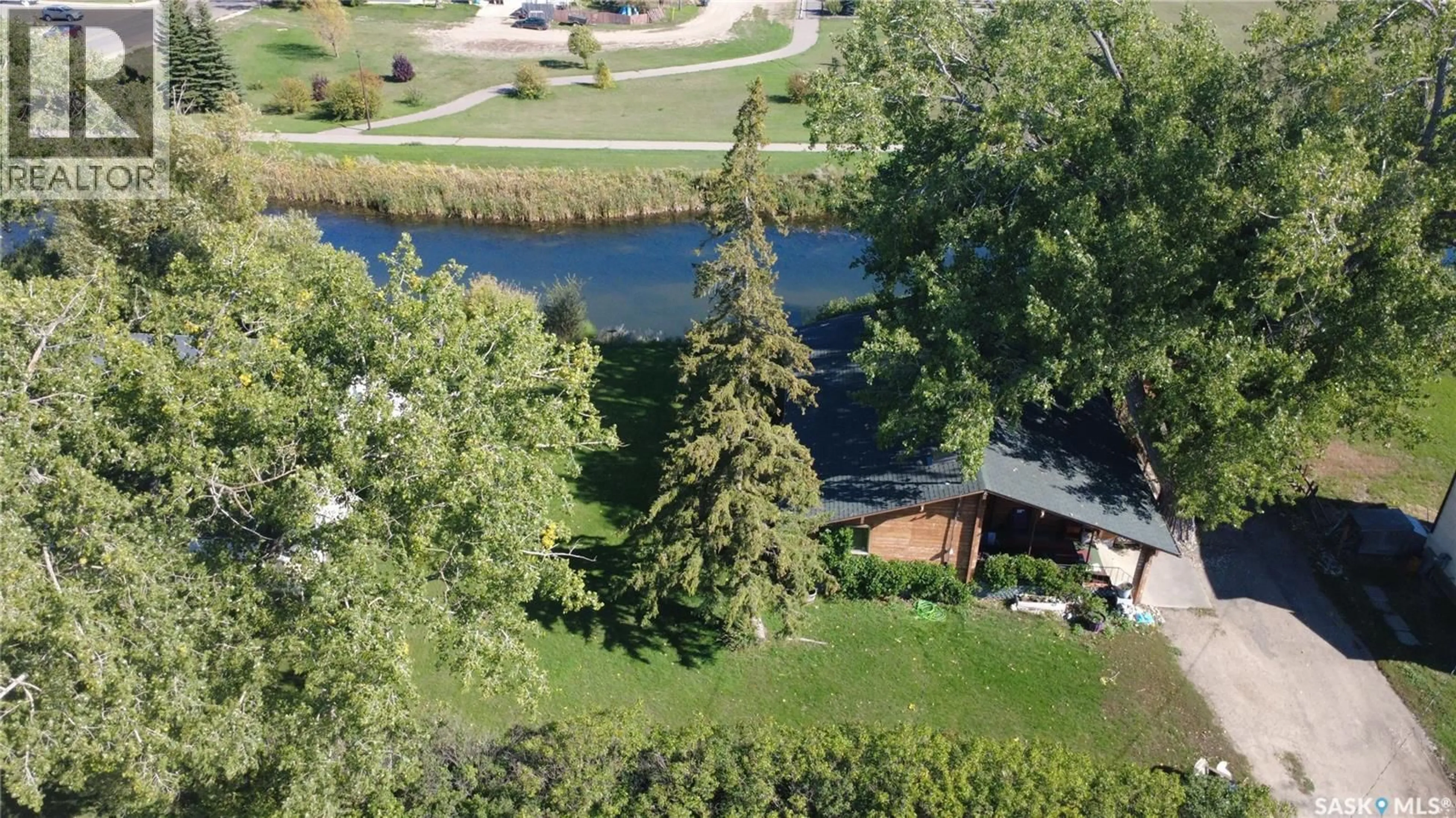 A pic from outside/outdoor area/front of a property/back of a property/a pic from drone, water/lake/river/ocean view for 121 10TH AVENUE, Swift Current Saskatchewan S9H2T1