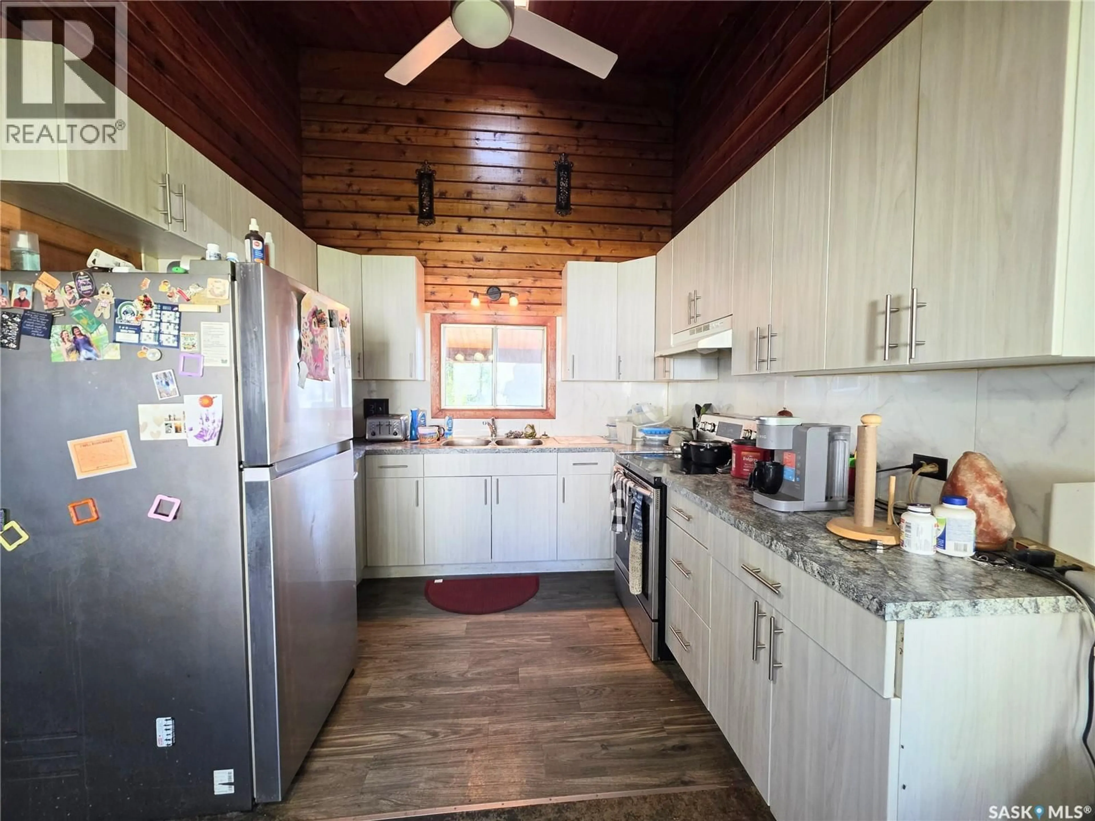 Standard kitchen, unknown for 121 10TH AVENUE, Swift Current Saskatchewan S9H2T1