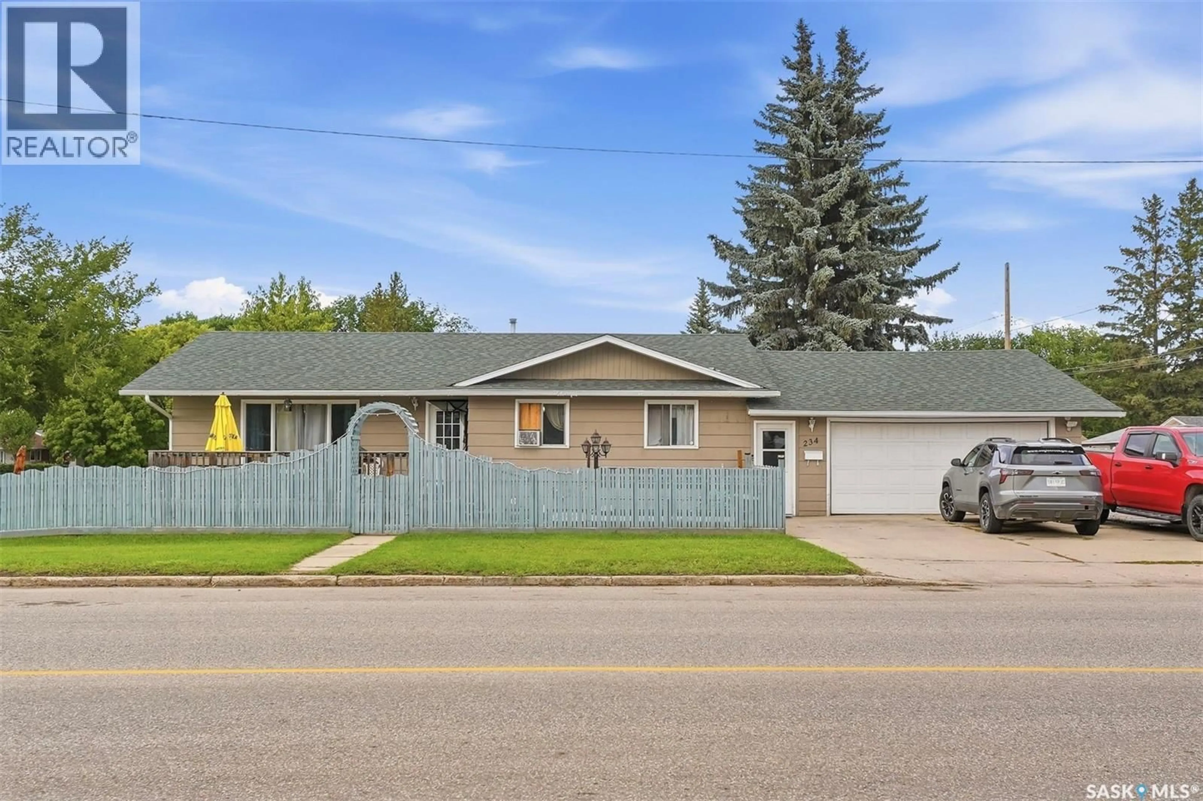 Home with vinyl exterior material, street for 234 WINNIPEG AVENUE, Saskatoon Saskatchewan S7M3M2