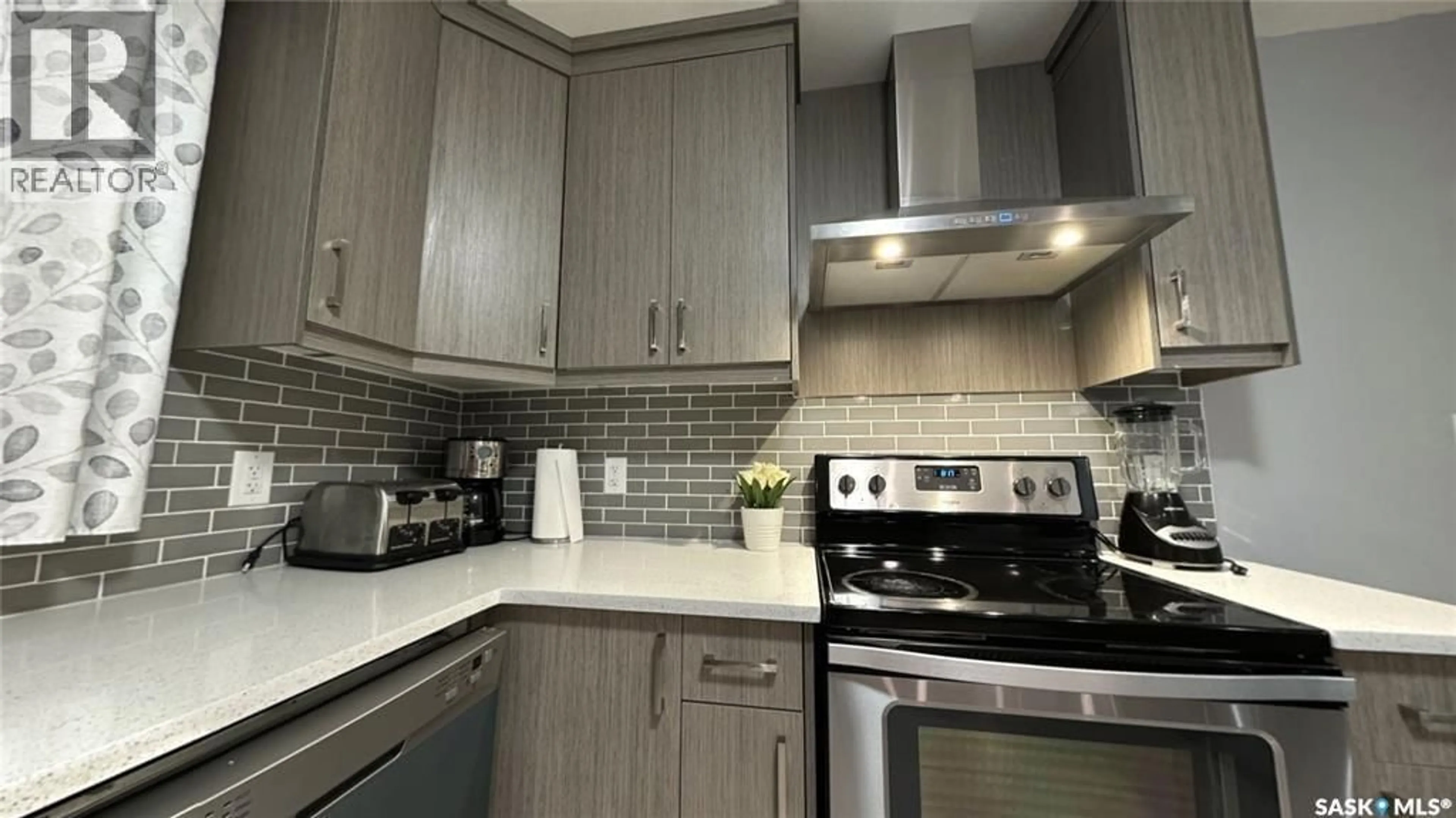 Standard kitchen, unknown for 5 MALTA CRESCENT, Saskatoon Saskatchewan S7L3V9