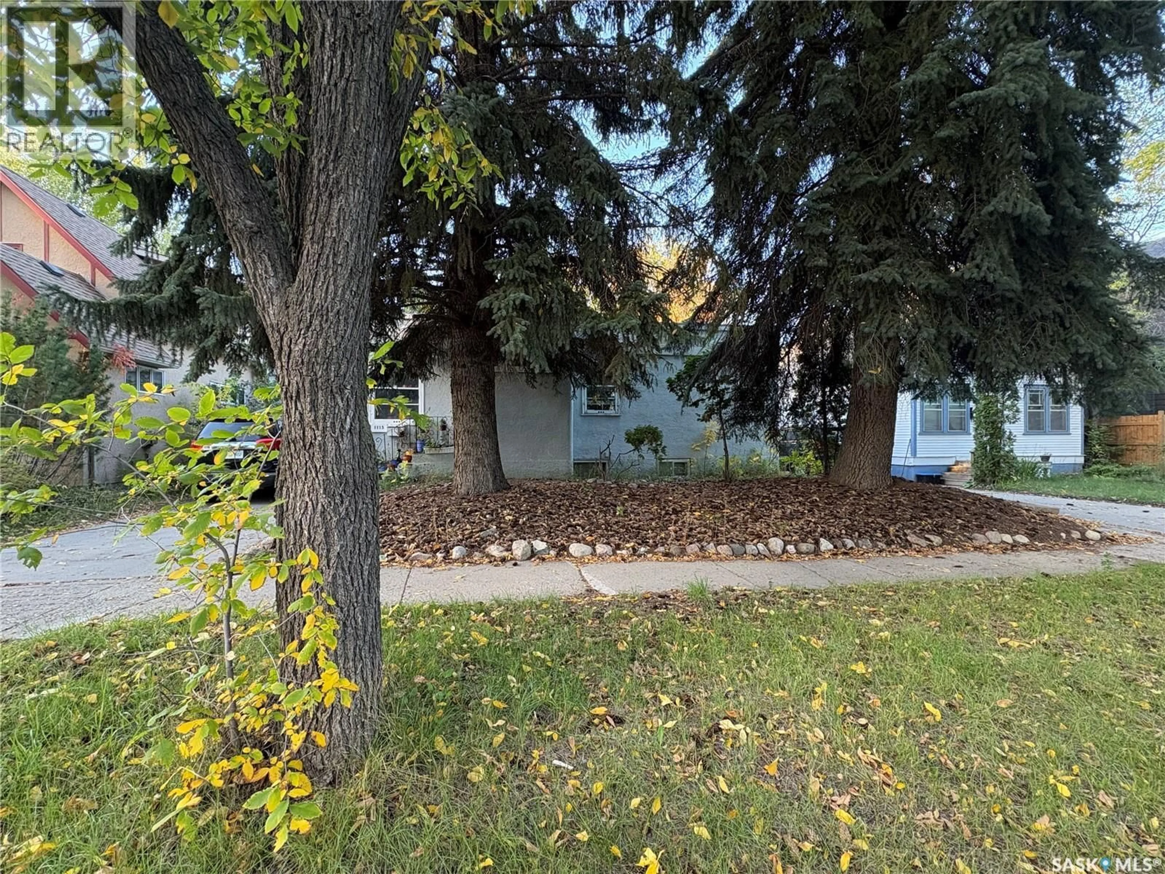 A pic from outside/outdoor area/front of a property/back of a property/a pic from drone, street for 1115 13TH STREET, Saskatoon Saskatchewan S7H0C1