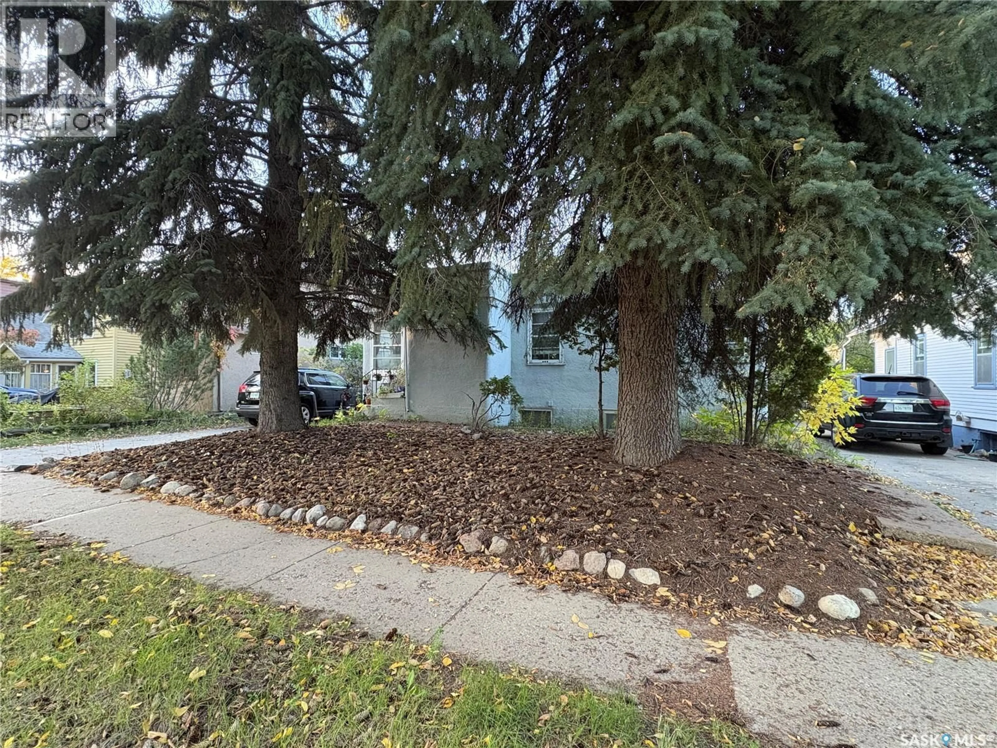 A pic from outside/outdoor area/front of a property/back of a property/a pic from drone, unknown for 1115 13TH STREET, Saskatoon Saskatchewan S7H0C1