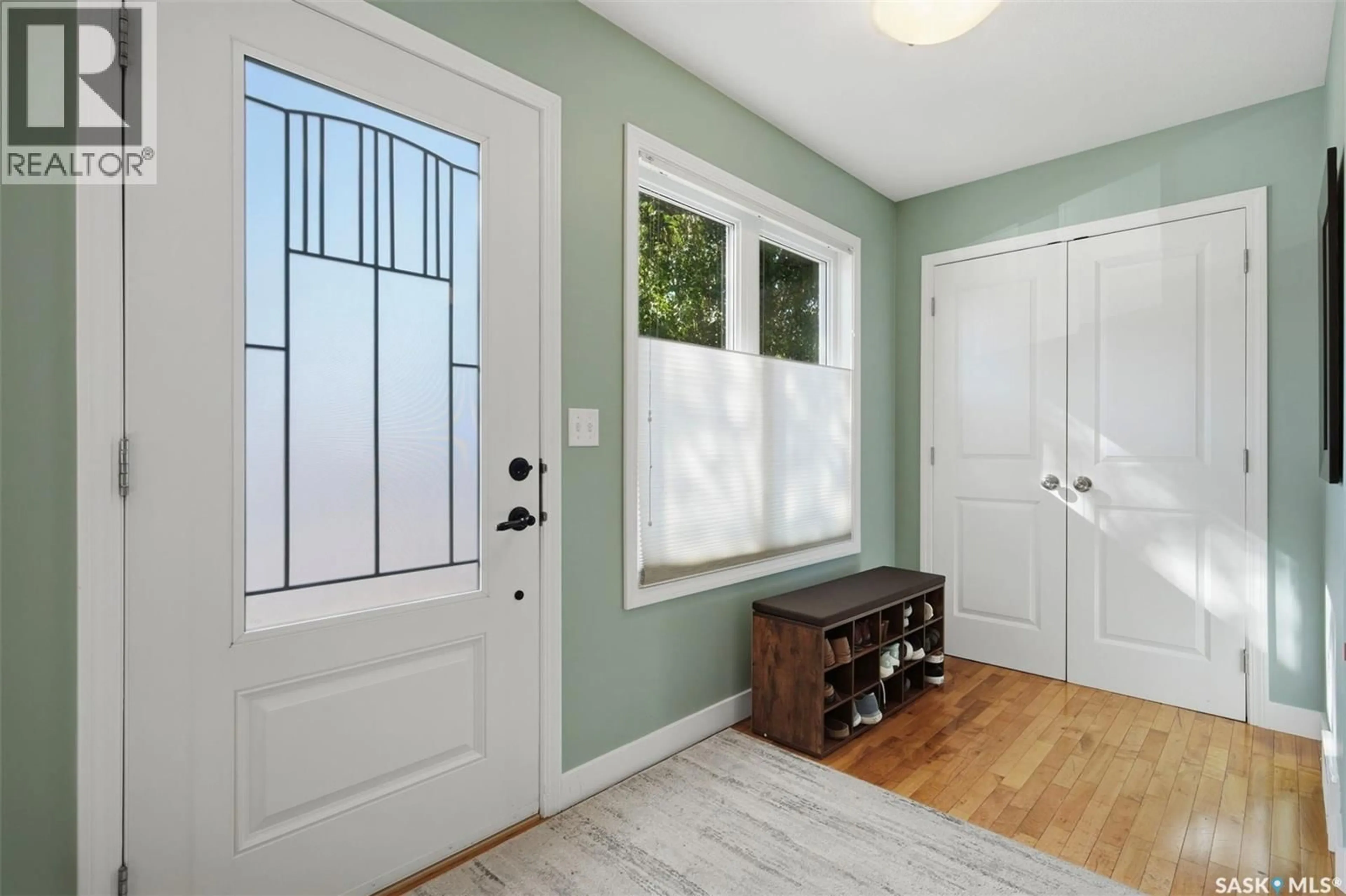 Indoor entryway for 1115 6TH STREET, Saskatoon Saskatchewan S7H1E4