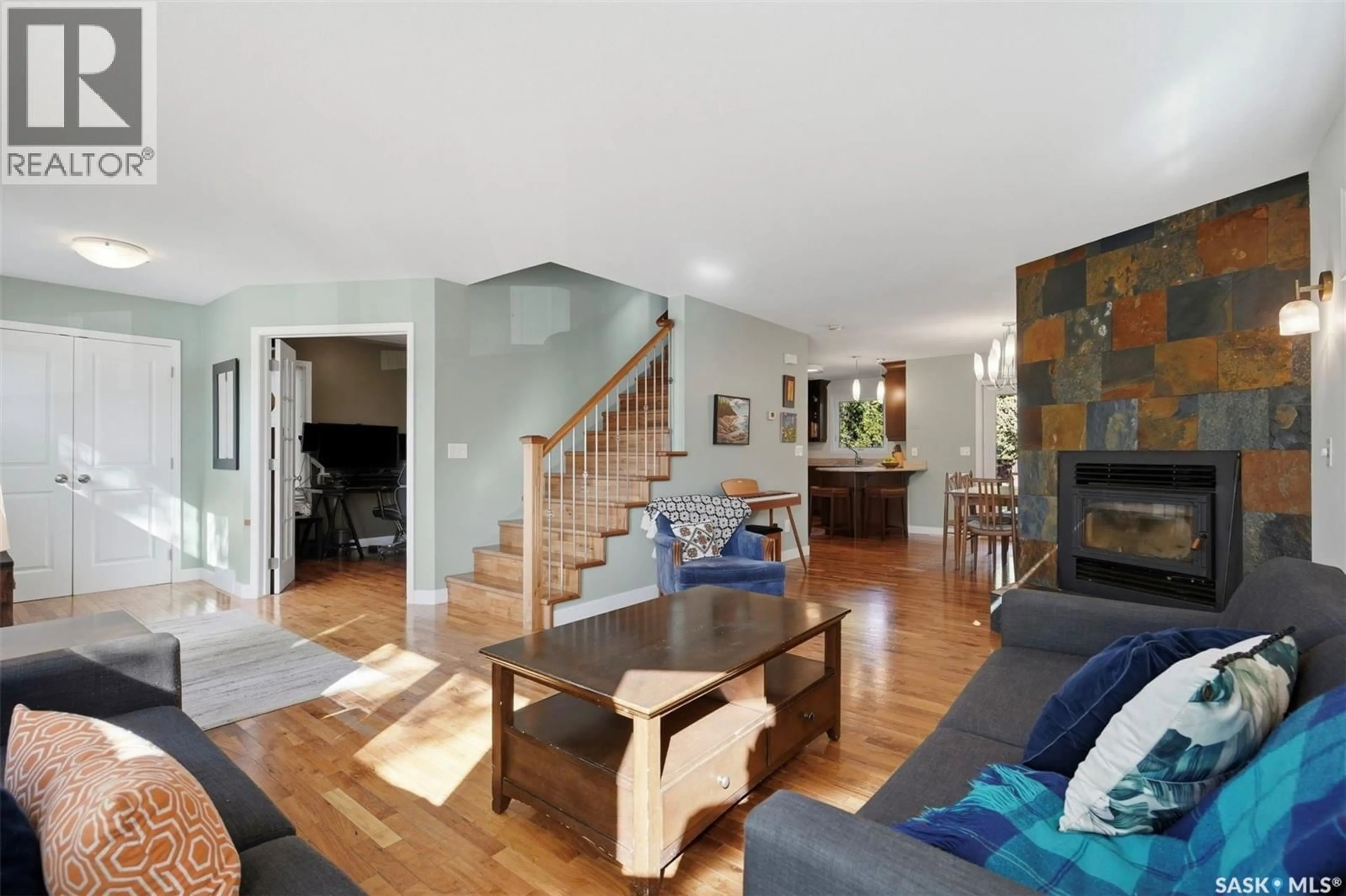 Living room with furniture, wood/laminate floor for 1115 6TH STREET, Saskatoon Saskatchewan S7H1E4