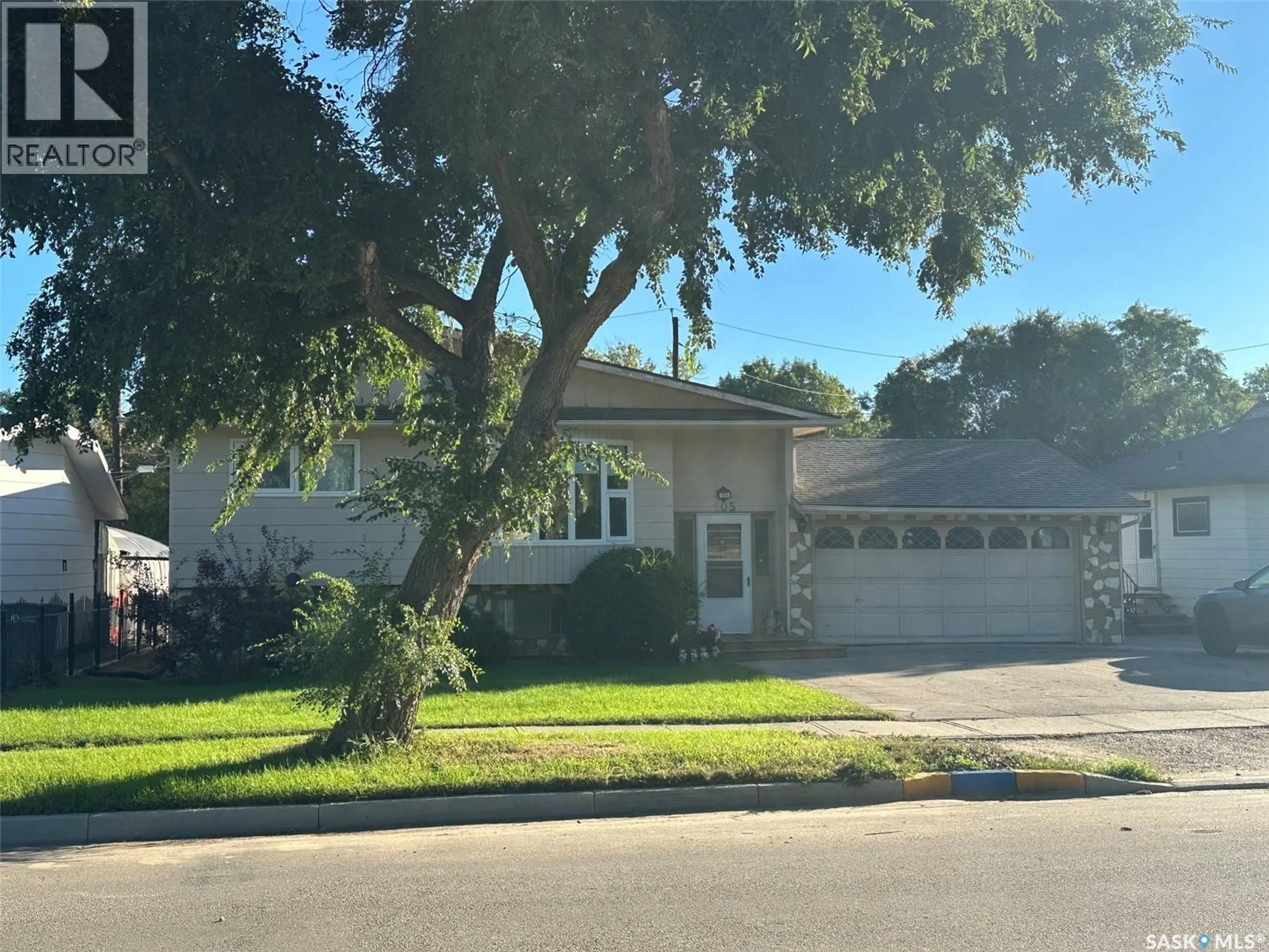 Home with vinyl exterior material, street for 105 EMPIRE ROAD, Assiniboia Saskatchewan S0H0B0
