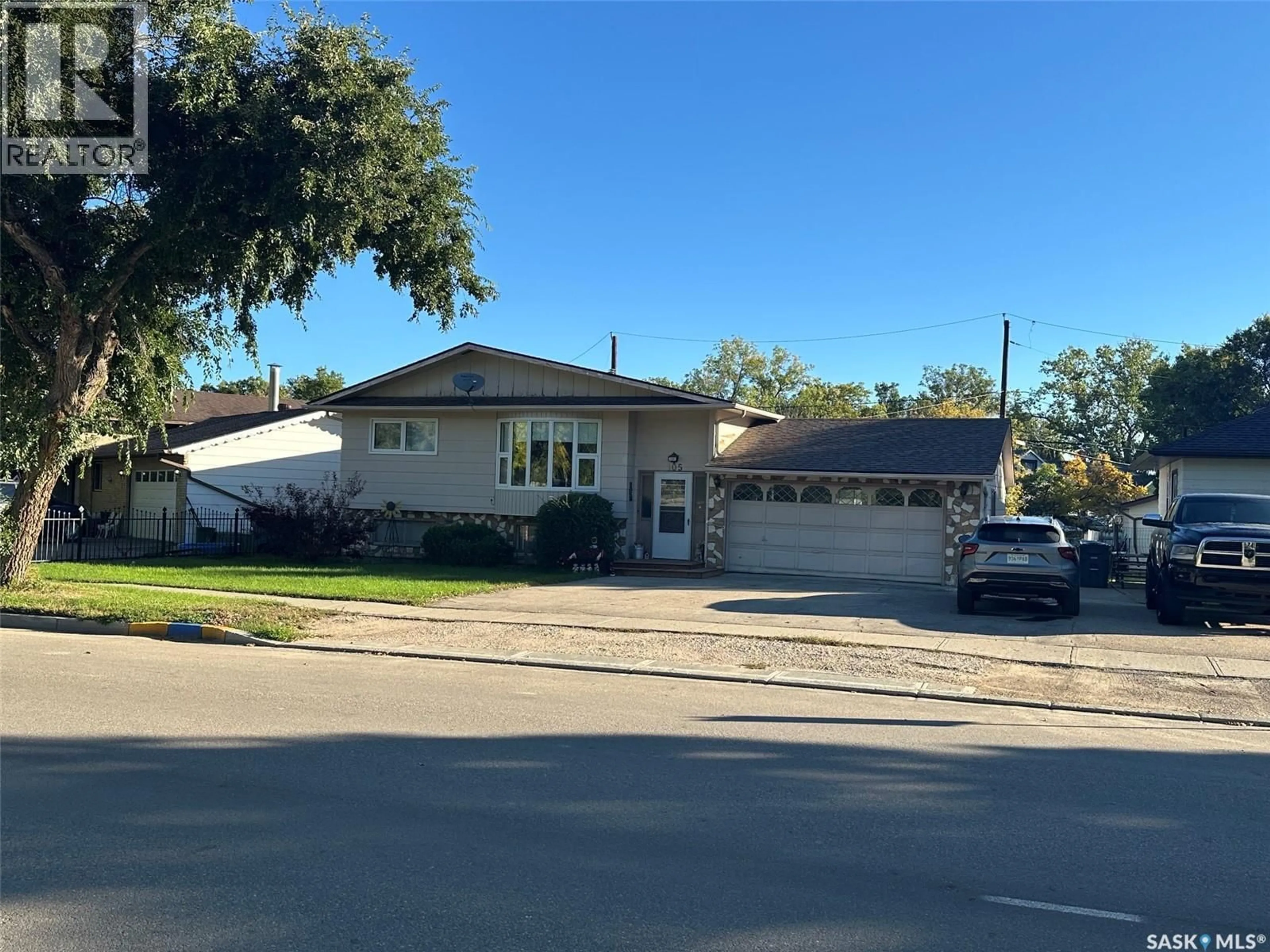 A pic from outside/outdoor area/front of a property/back of a property/a pic from drone, street for 105 EMPIRE ROAD, Assiniboia Saskatchewan S0H0B0