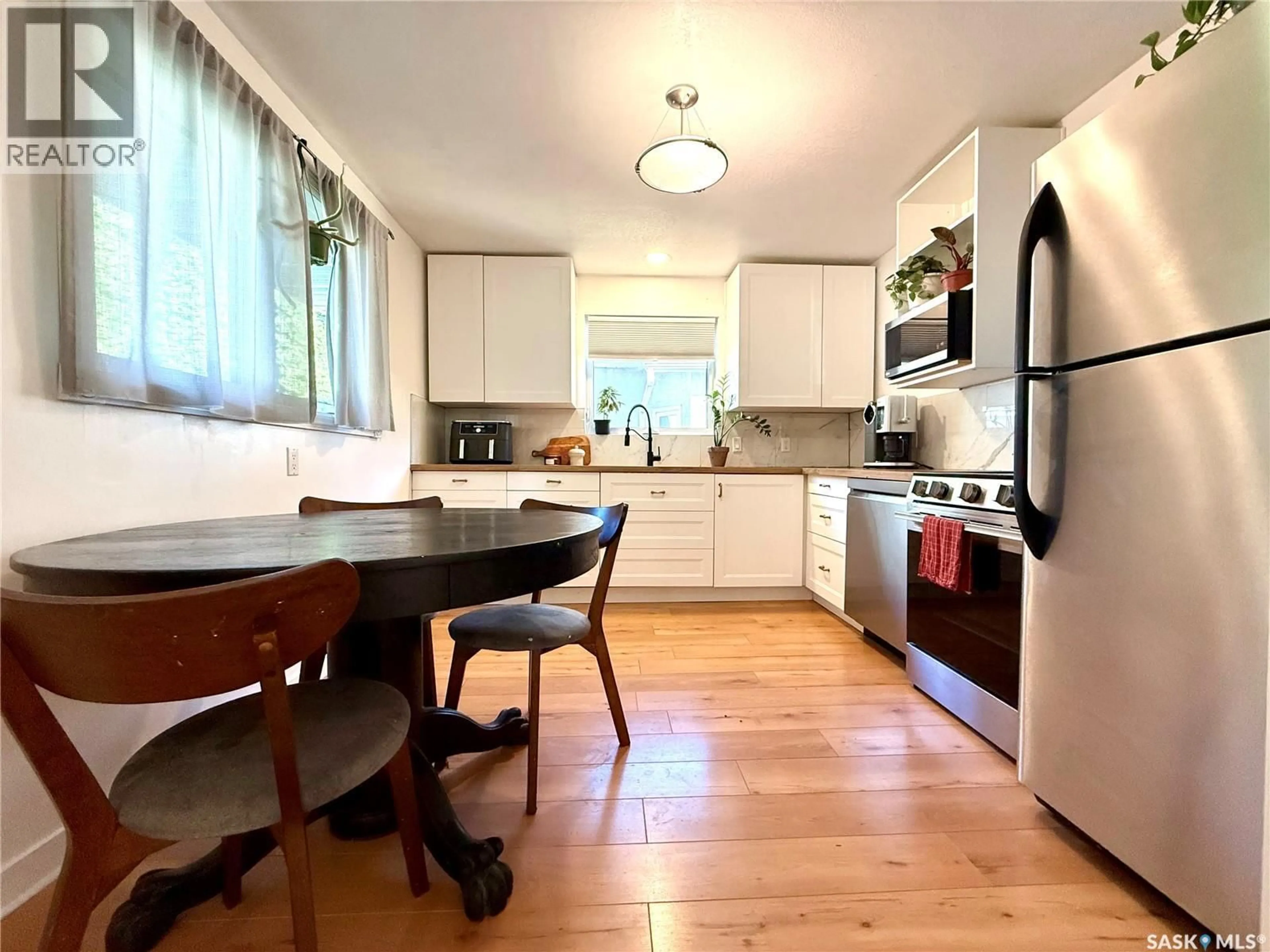 Open concept kitchen, wood/laminate floor for 265 5TH AVENUE, Melville Saskatchewan S0A2P0