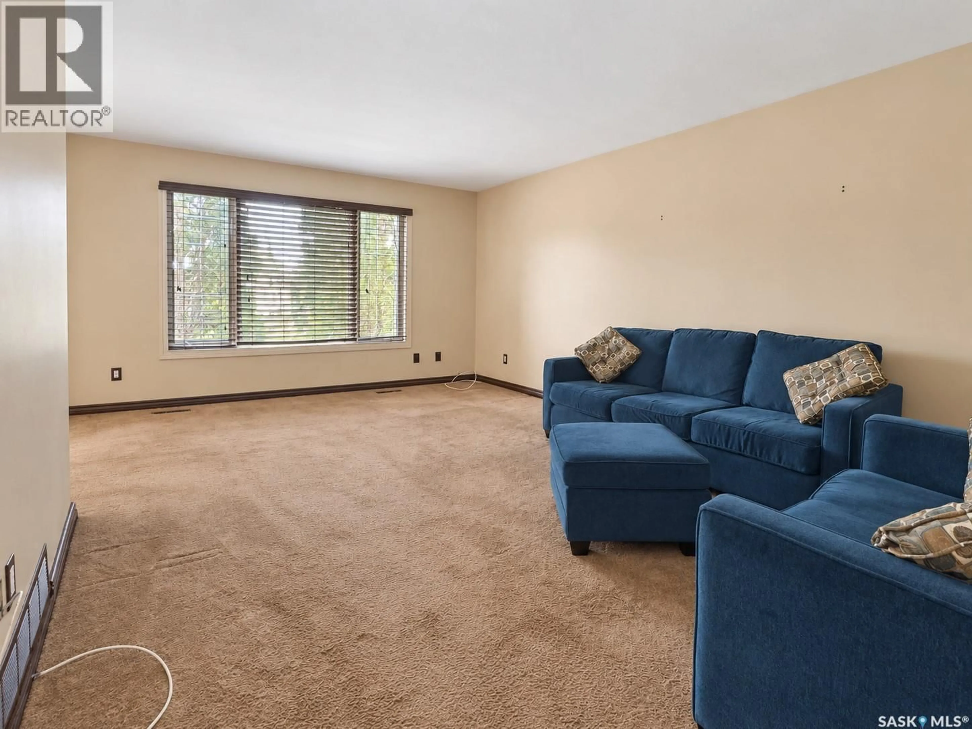 Living room with furniture, carpet floor for 7122 LAWRENCE DRIVE, Regina Saskatchewan S4X3X6