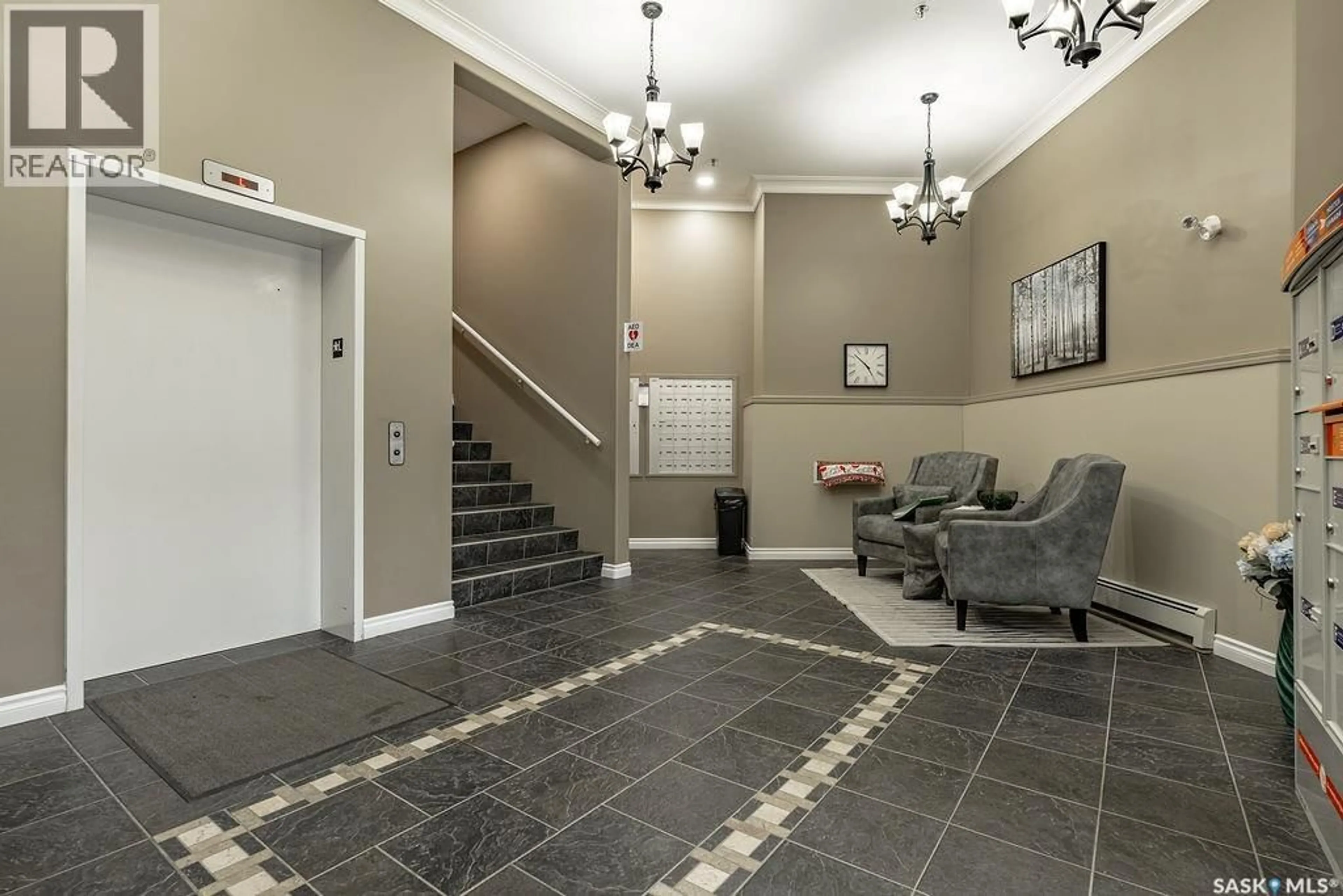 Indoor foyer for 106 - 113 ARMISTICE WAY, Saskatoon Saskatchewan S7J2H4