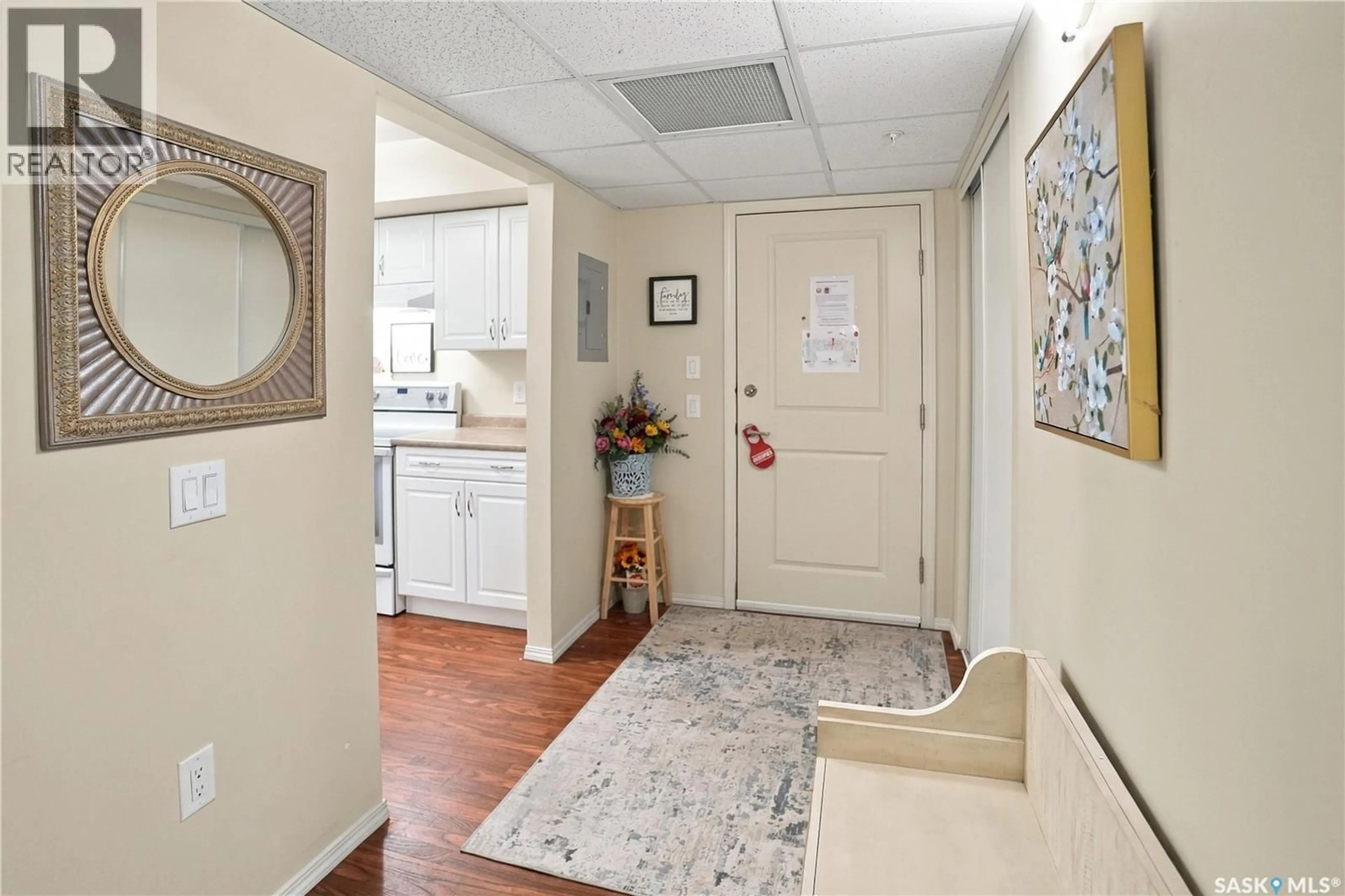 Indoor entryway for 415 1802 106TH STREET, North Battleford Saskatchewan S9A3T5