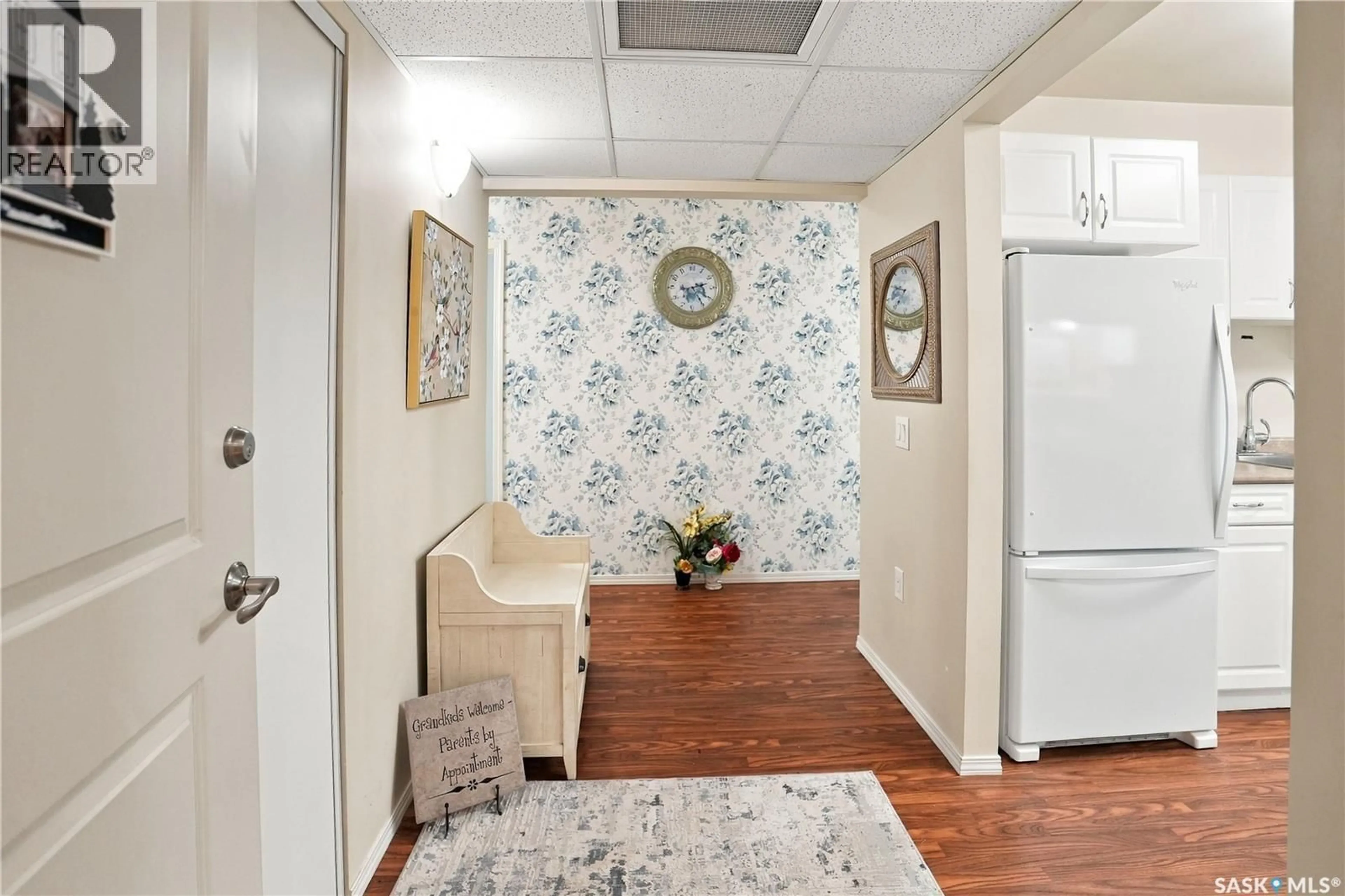 Indoor entryway for 415 1802 106TH STREET, North Battleford Saskatchewan S9A3T5