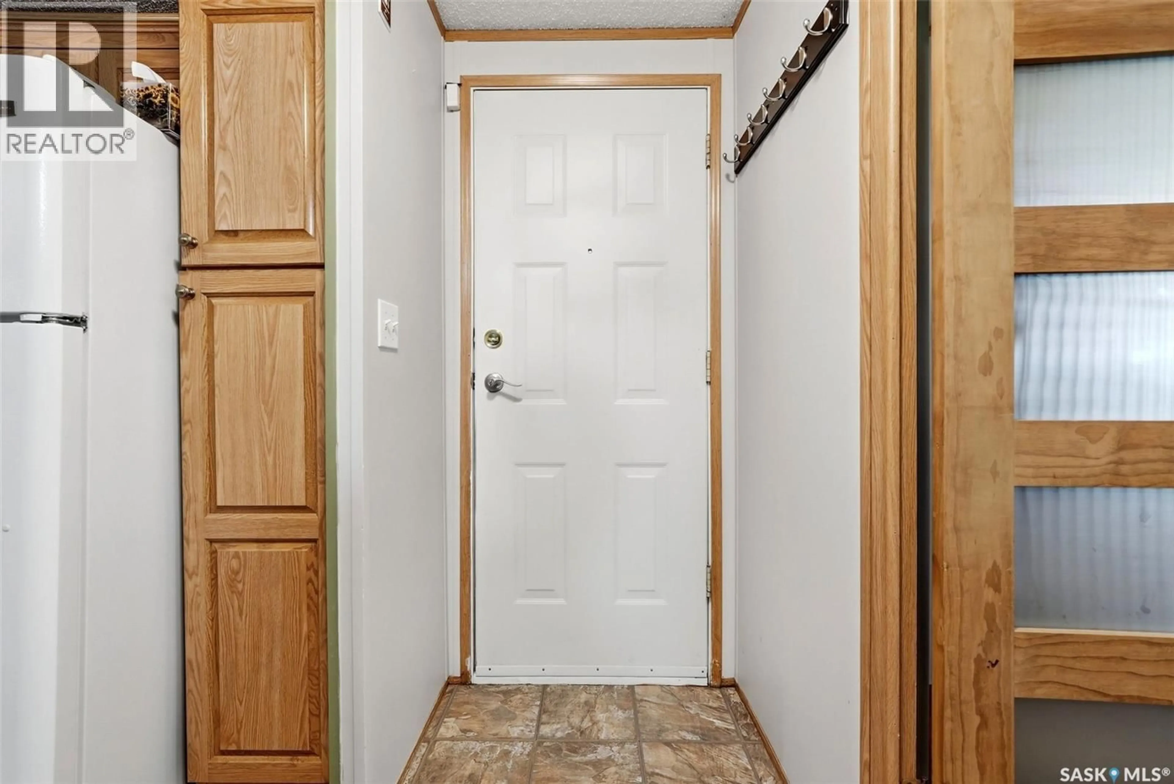Indoor entryway for 44 WALTERS COURT, Pilot Butte Saskatchewan S0G3Z0