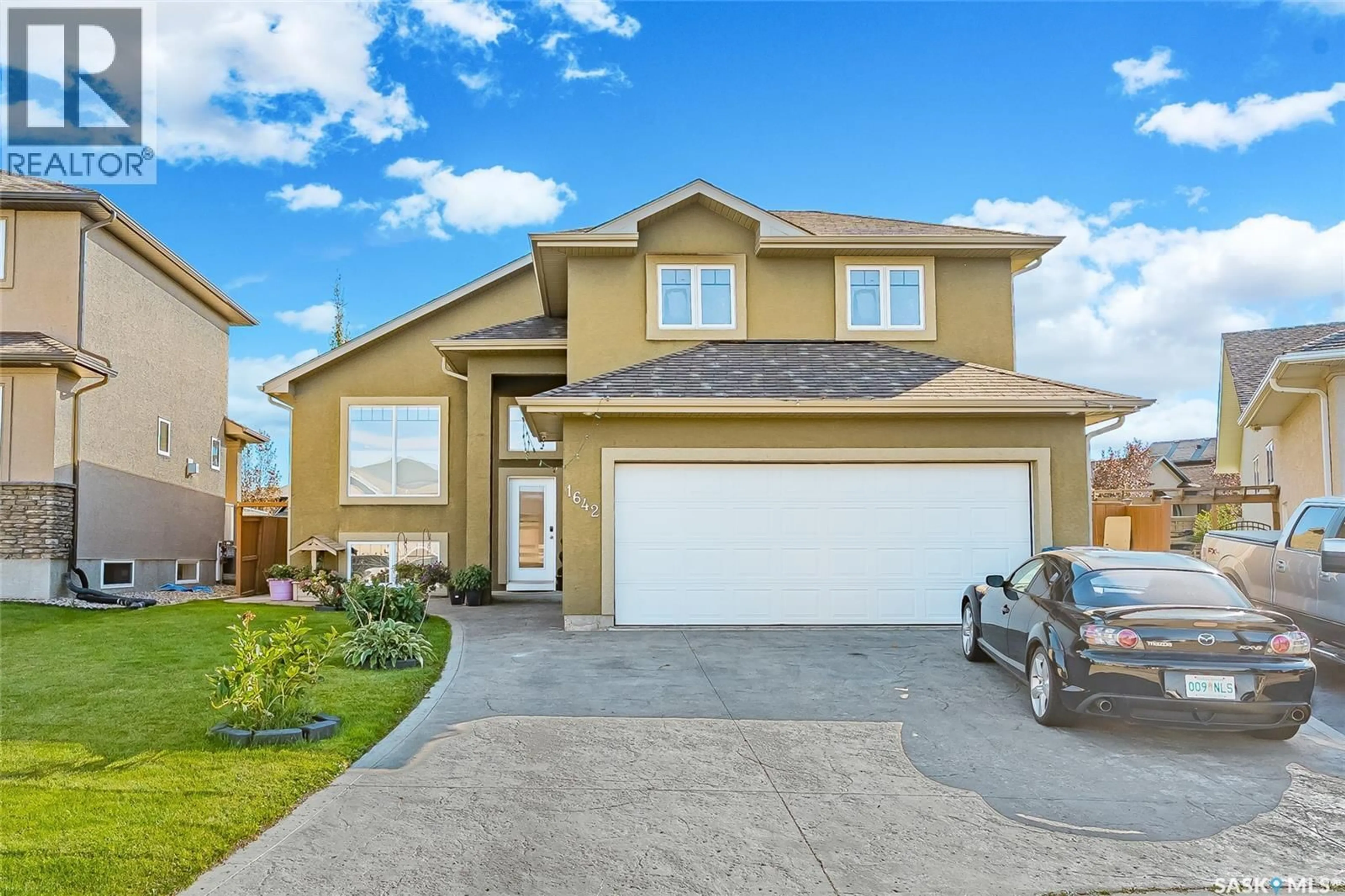 Home with vinyl exterior material, street for 1642 SHEPHERD COURT, Saskatoon Saskatchewan S7W0B5