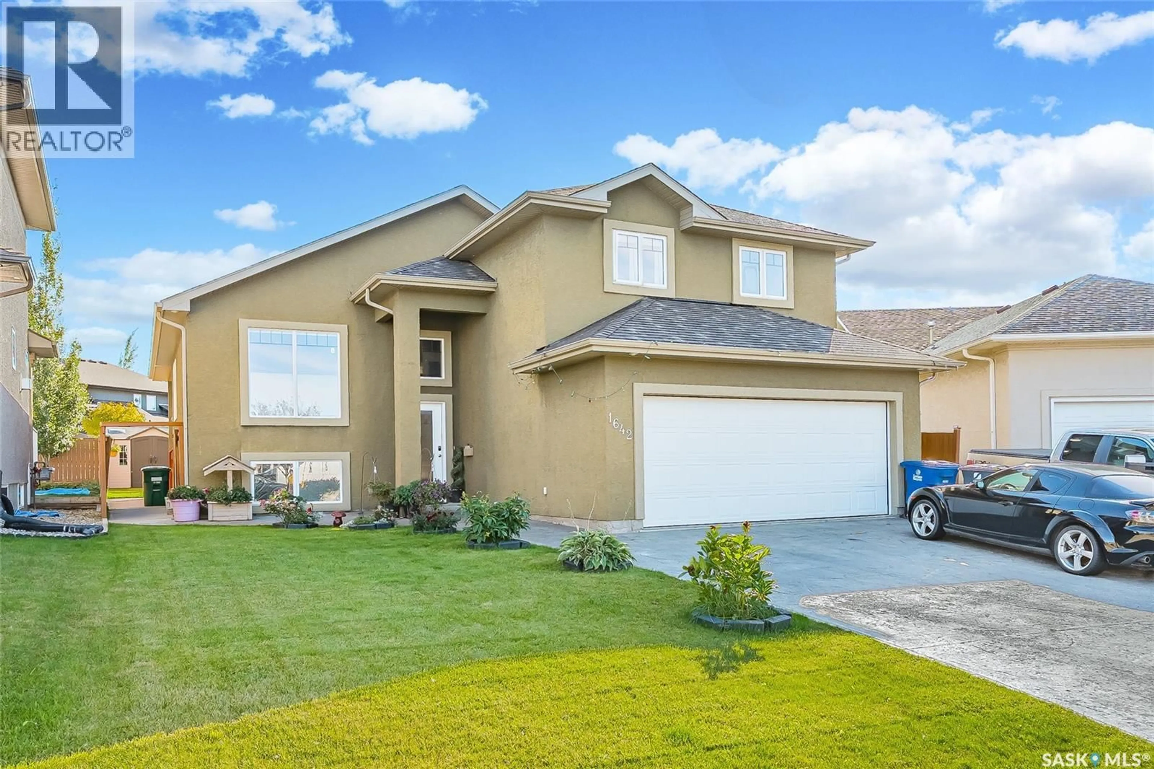 Home with vinyl exterior material, street for 1642 SHEPHERD COURT, Saskatoon Saskatchewan S7W0B5