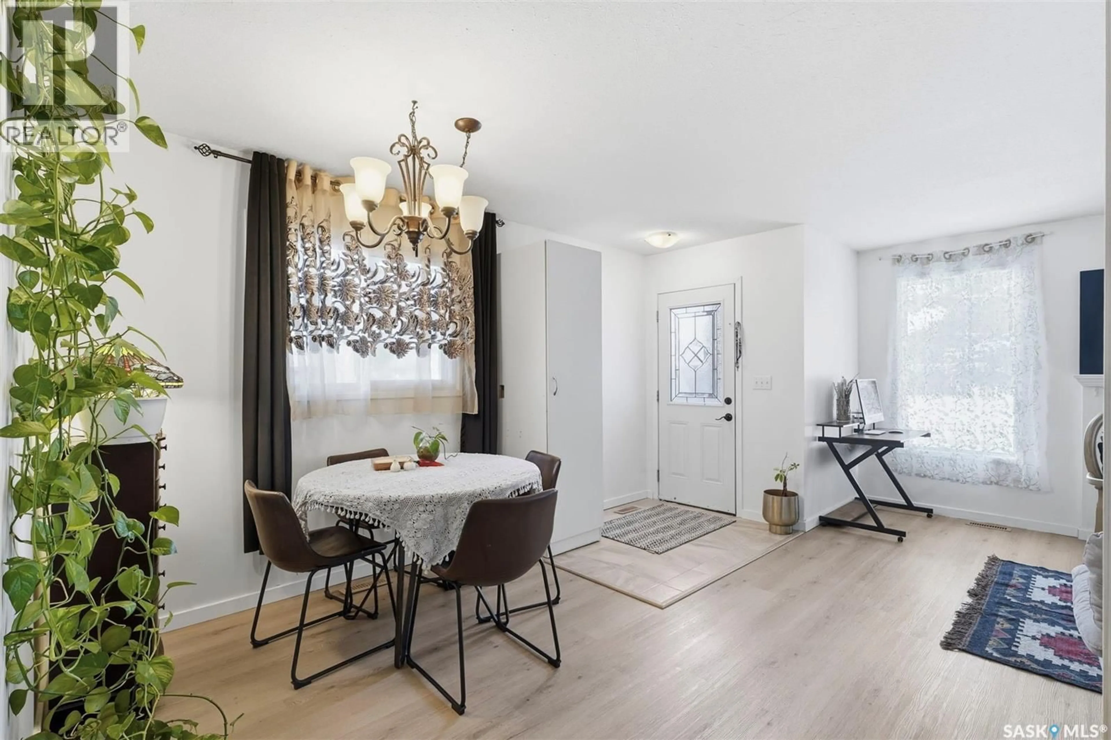 Dining room, wood/laminate floor for 1608 VICKIES AVENUE, Saskatoon Saskatchewan S7N2P3