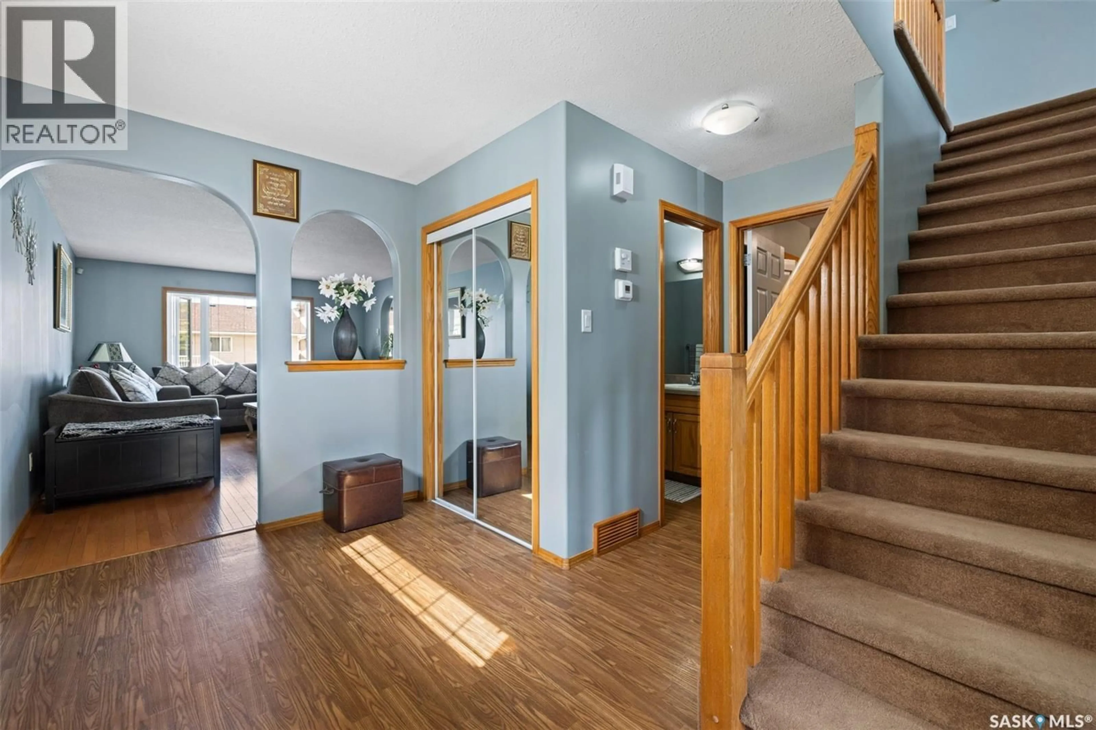 Indoor foyer for 911 GULL ROAD, Regina Saskatchewan S4N7P9