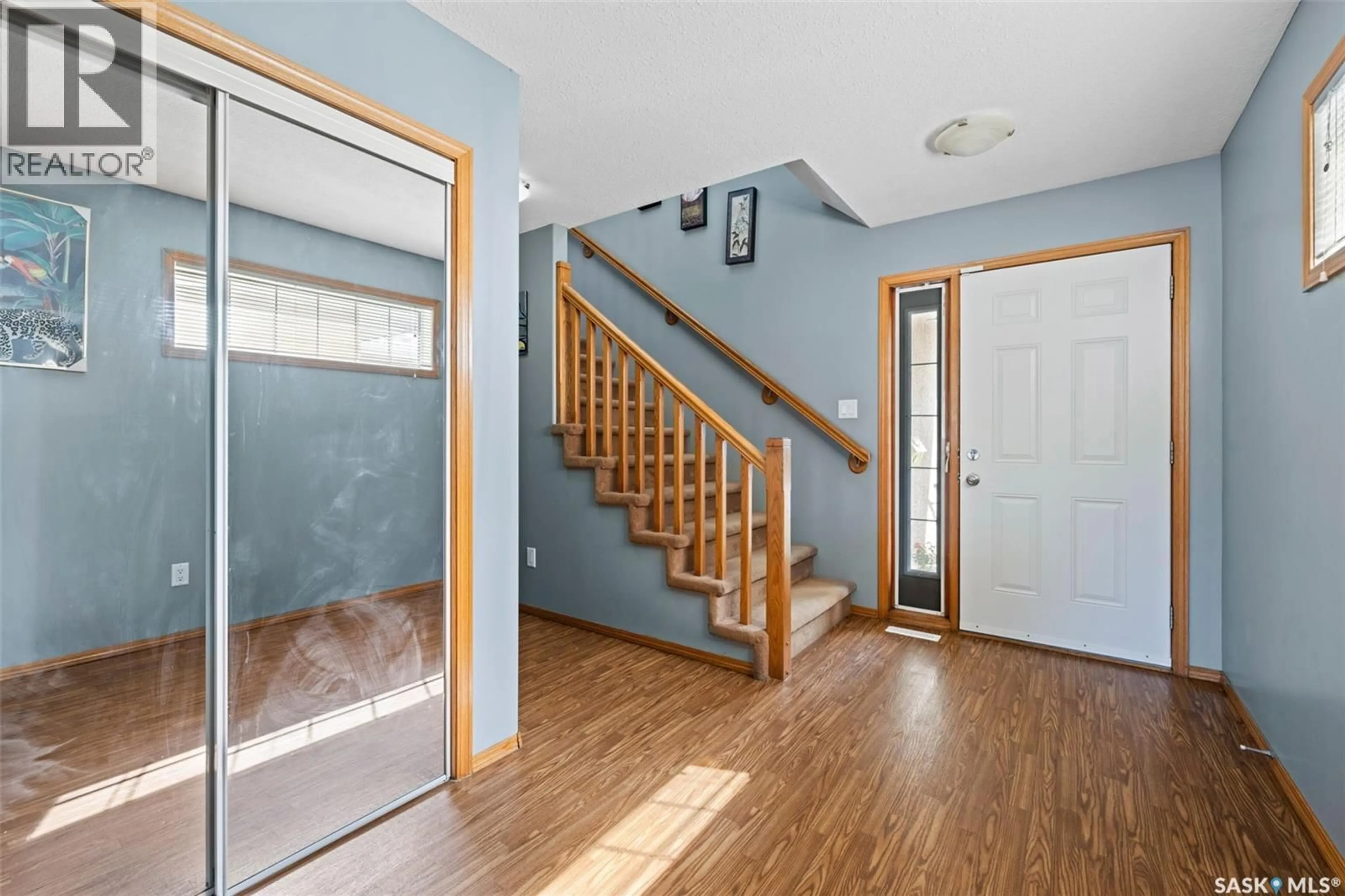 Indoor entryway for 911 GULL ROAD, Regina Saskatchewan S4N7P9