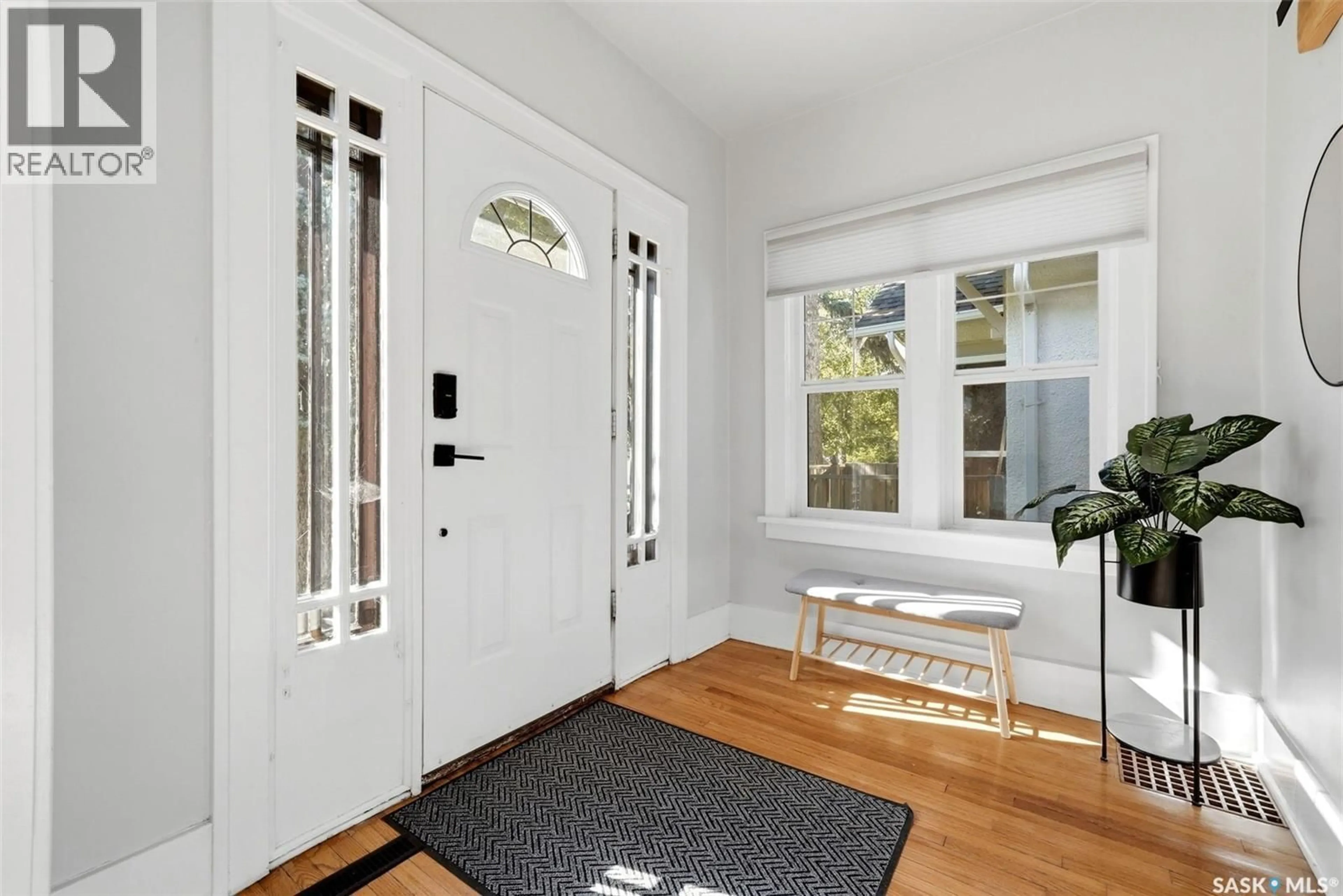 Indoor entryway for 363 LEOPOLD CRESCENT, Regina Saskatchewan S4T6N8