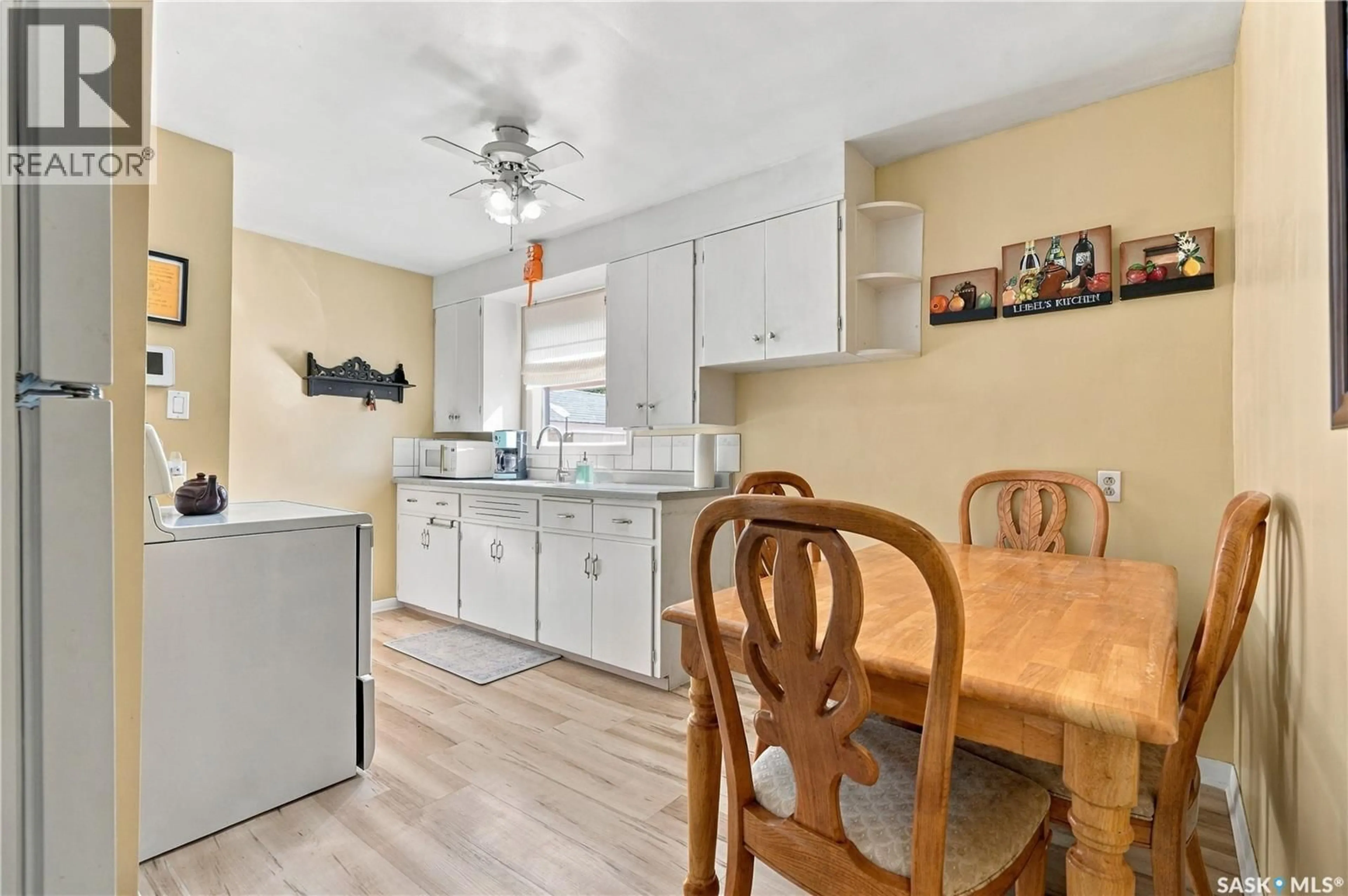 Standard kitchen, unknown for 107 106TH STREET, Saskatoon Saskatchewan S7N1N4