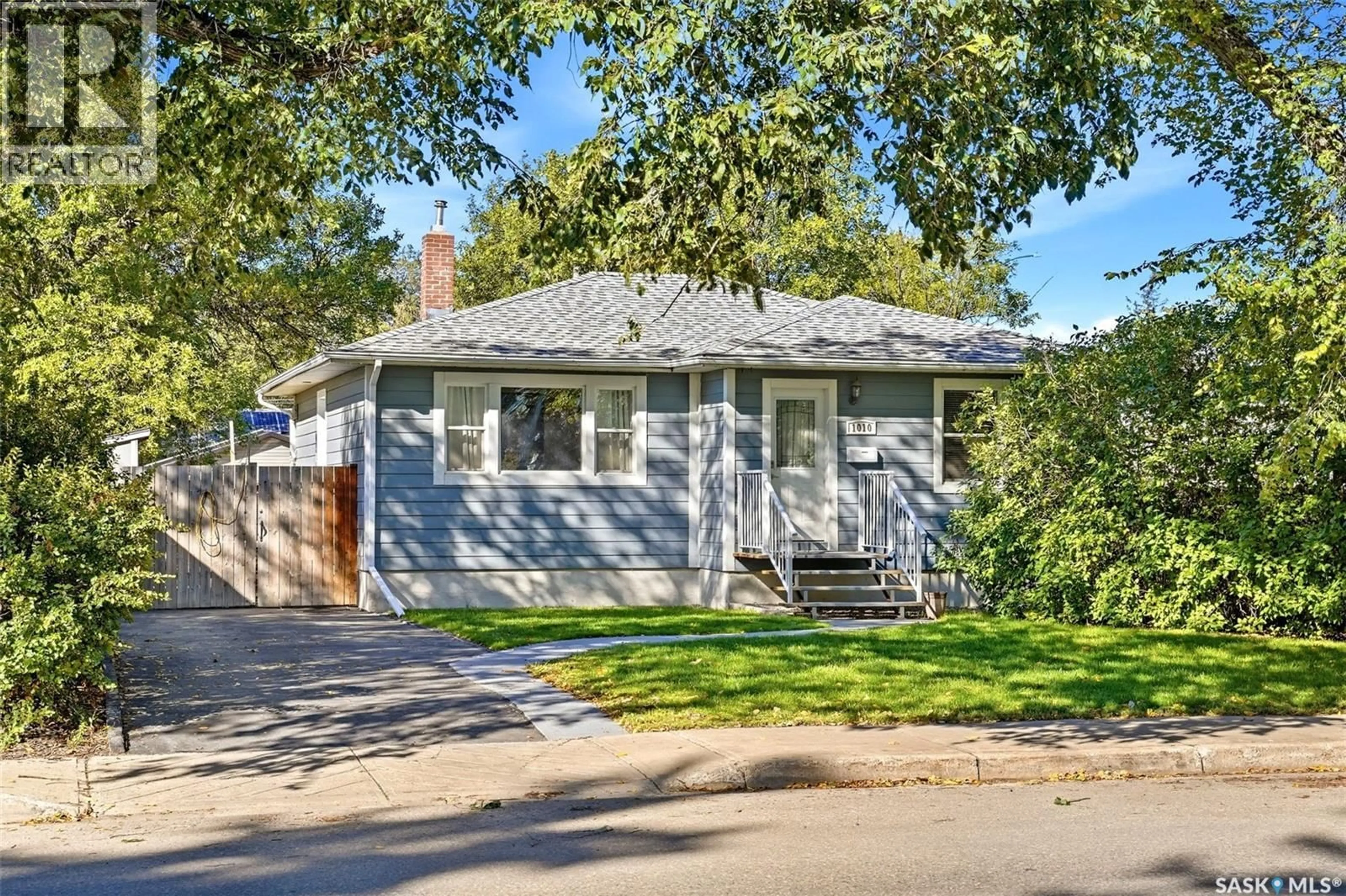 Home with vinyl exterior material, street for 1010 ELPHINSTONE STREET, Regina Saskatchewan S4T3L8