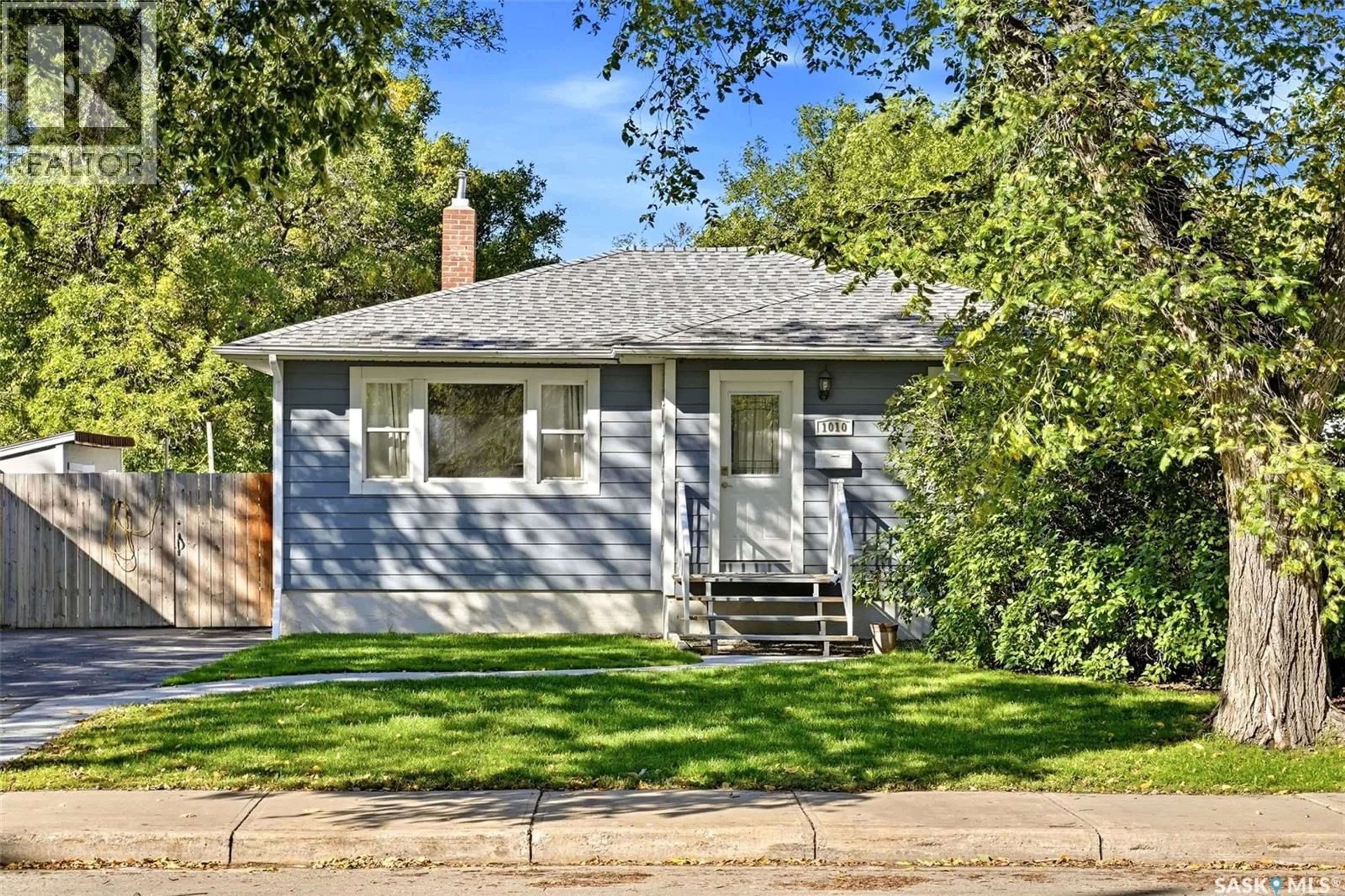 Home with vinyl exterior material, street for 1010 ELPHINSTONE STREET, Regina Saskatchewan S4T3L8