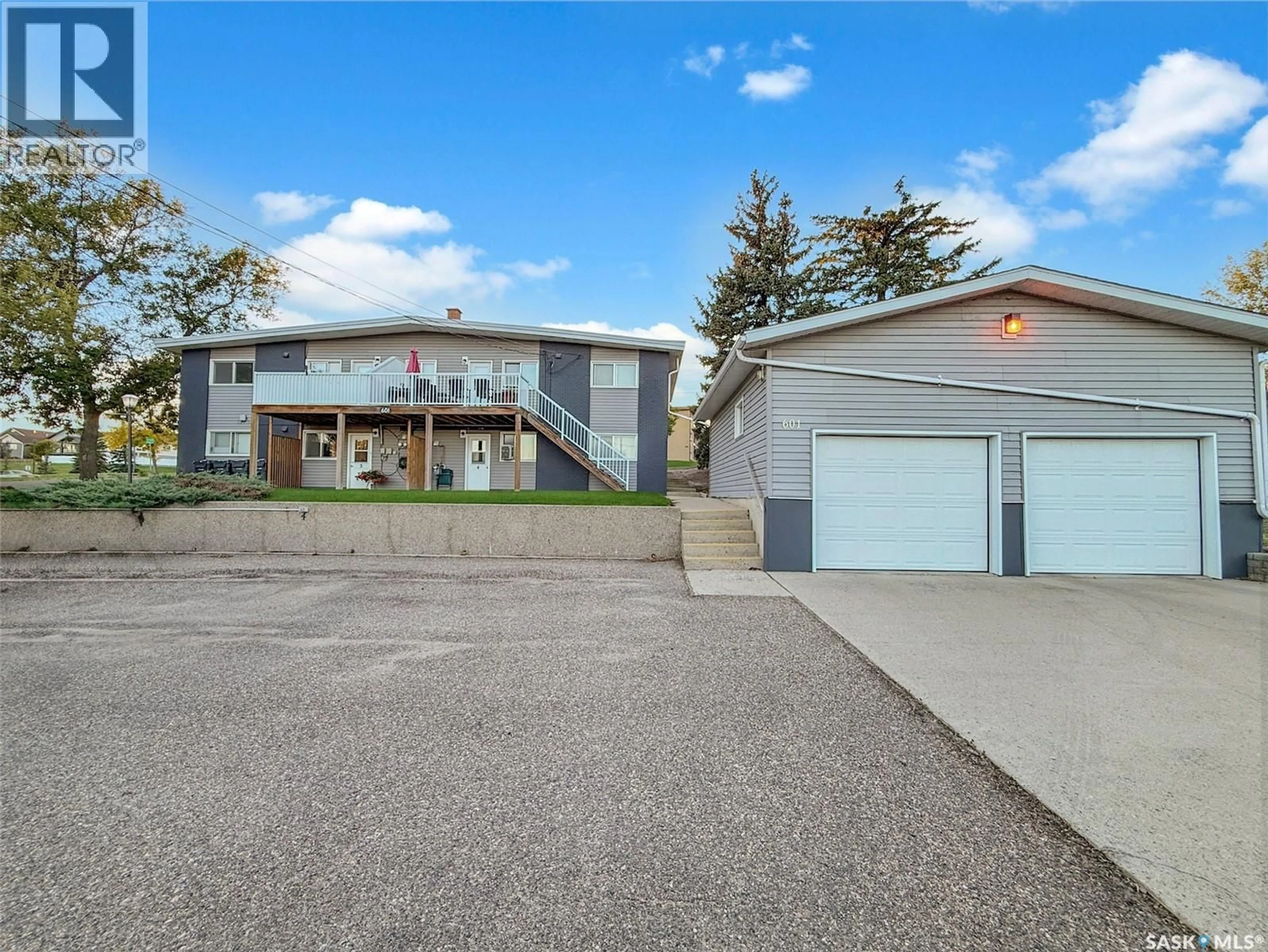 A pic from outside/outdoor area/front of a property/back of a property/a pic from drone, unknown for 601 6TH AVENUE, Swift Current Saskatchewan S9H2M5