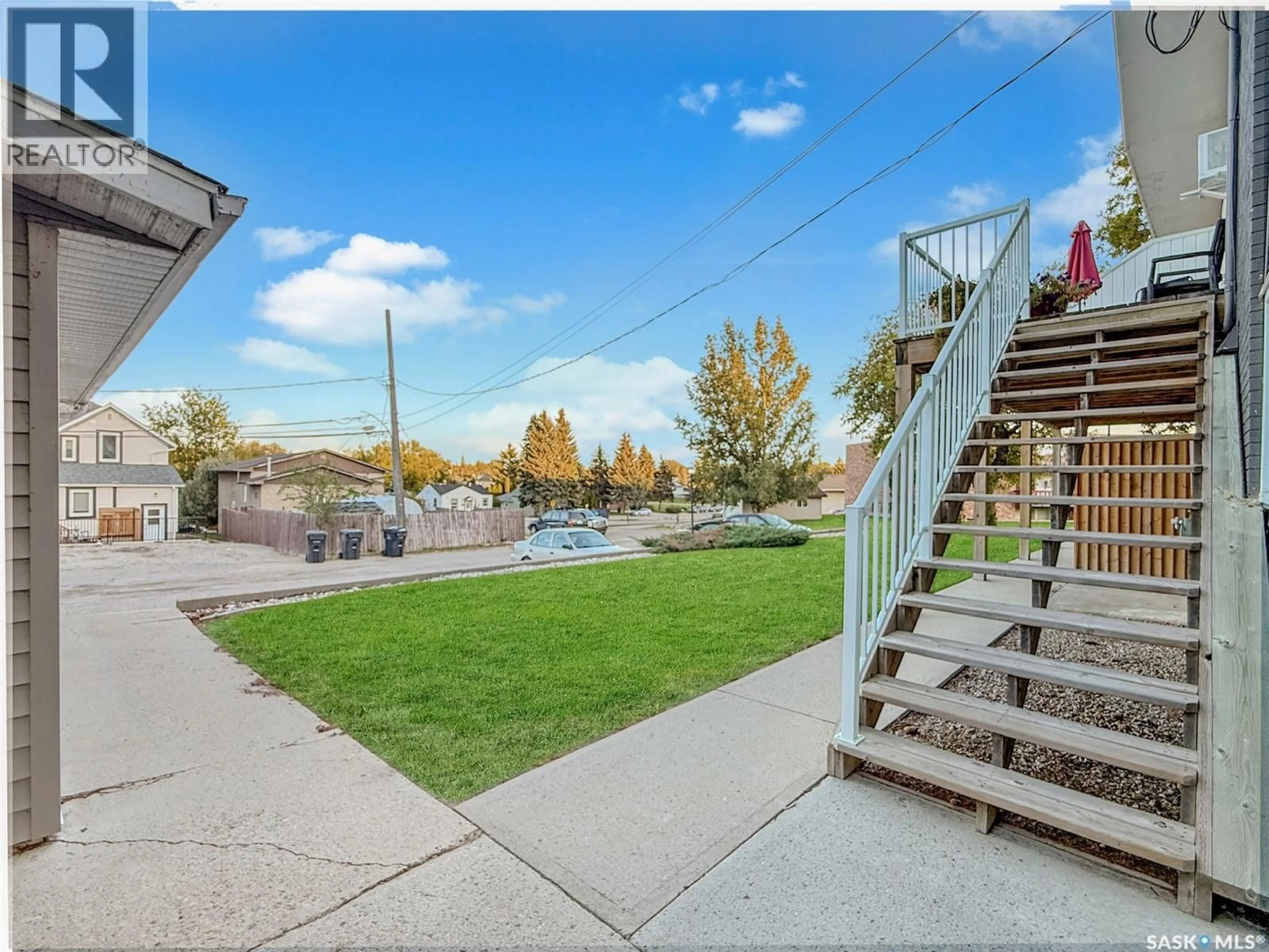 Patio, street for 601 6TH AVENUE, Swift Current Saskatchewan S9H2M5
