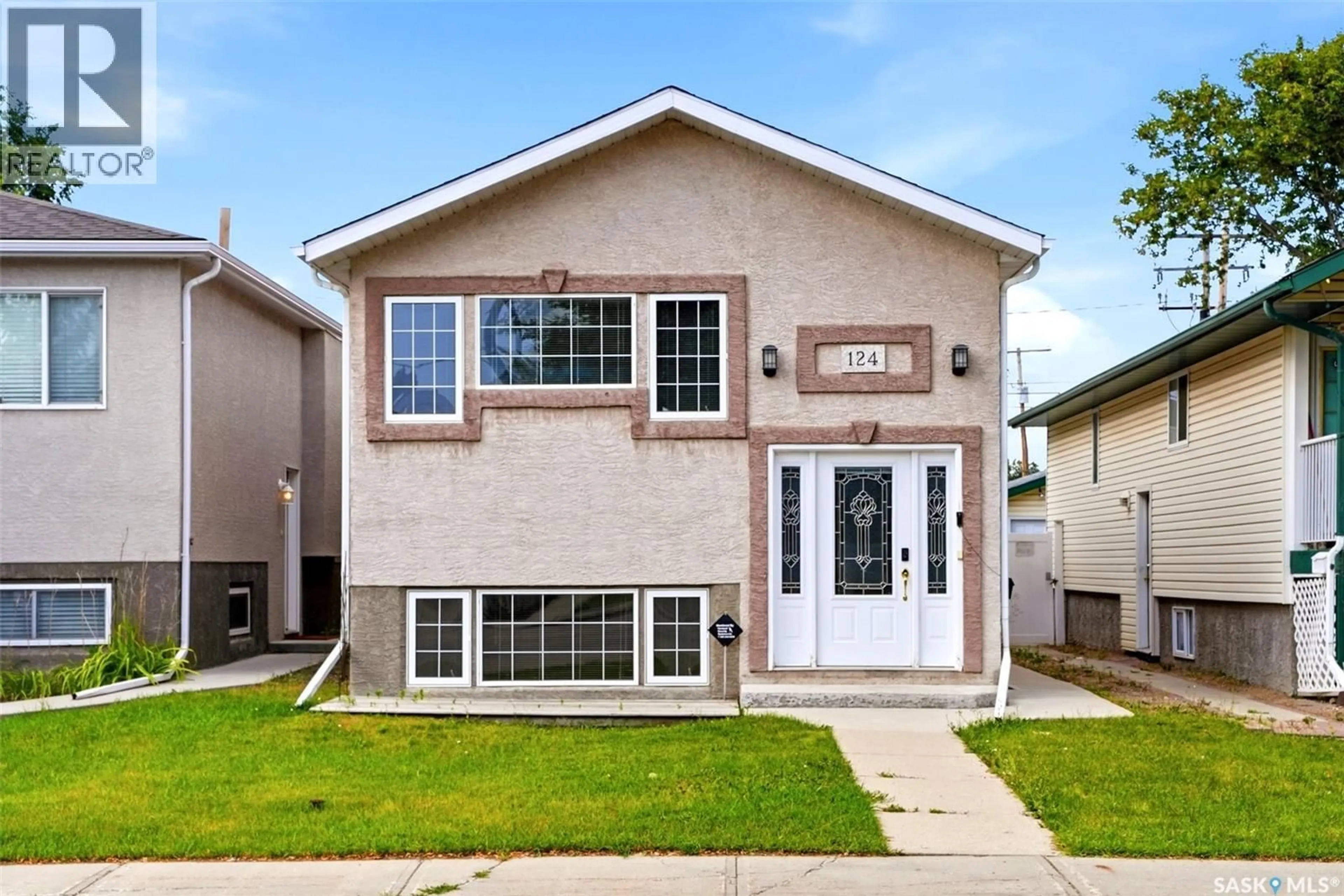 Home with vinyl exterior material, street for 124 COLLEGE AVENUE, Regina Saskatchewan S4N0W5