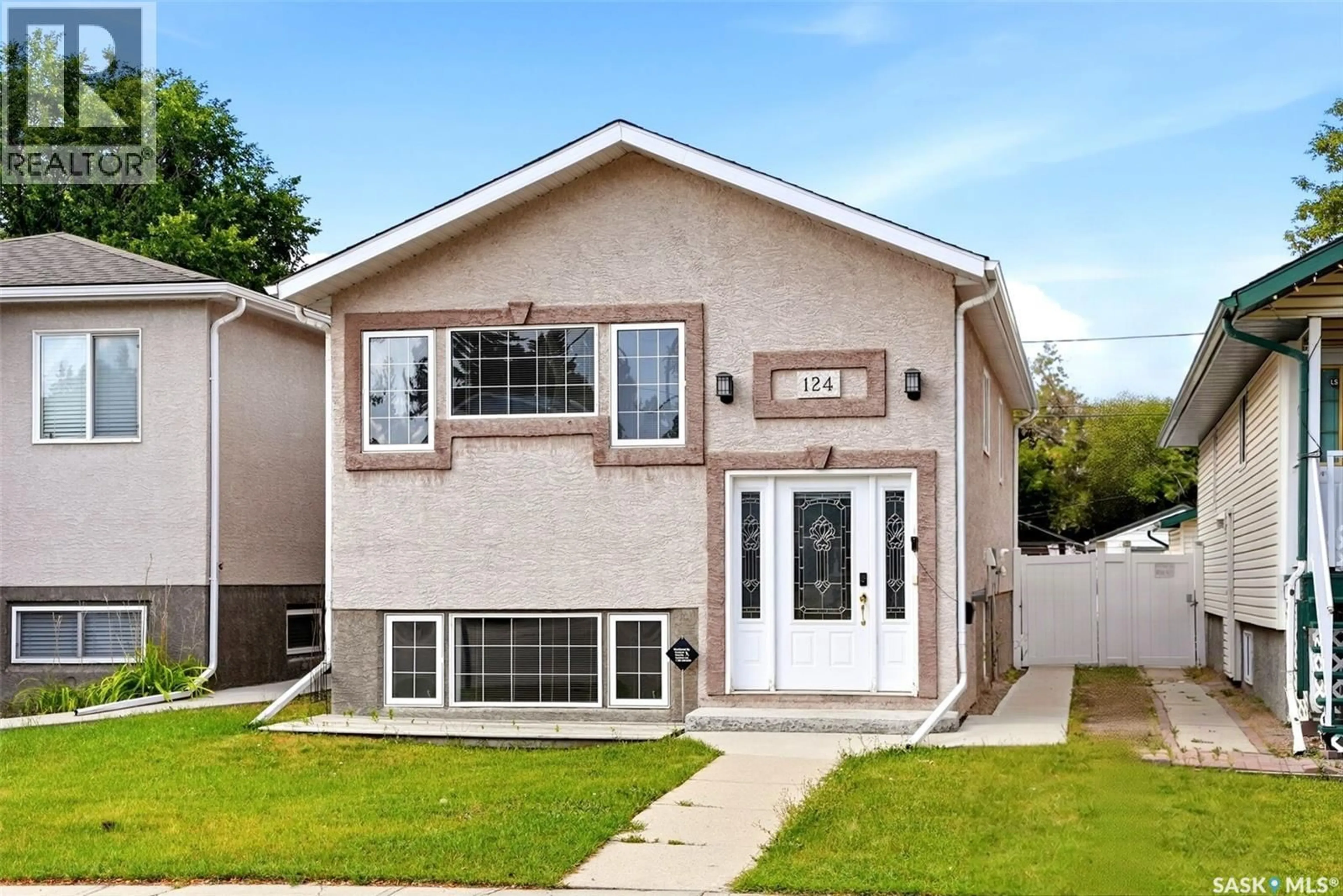 Home with vinyl exterior material, street for 124 COLLEGE AVENUE, Regina Saskatchewan S4N0W5