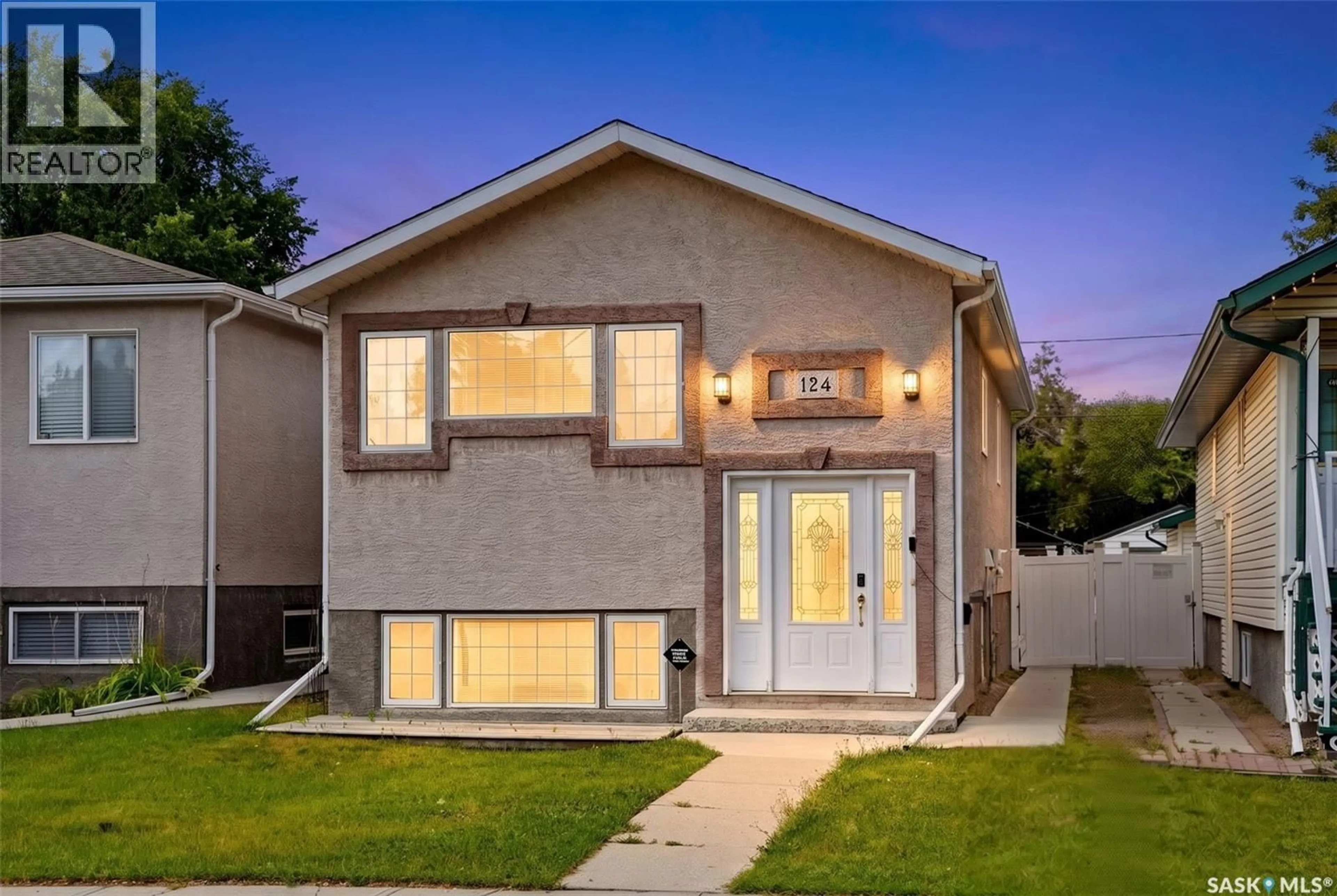 Home with vinyl exterior material, street for 124 COLLEGE AVENUE, Regina Saskatchewan S4N0W5