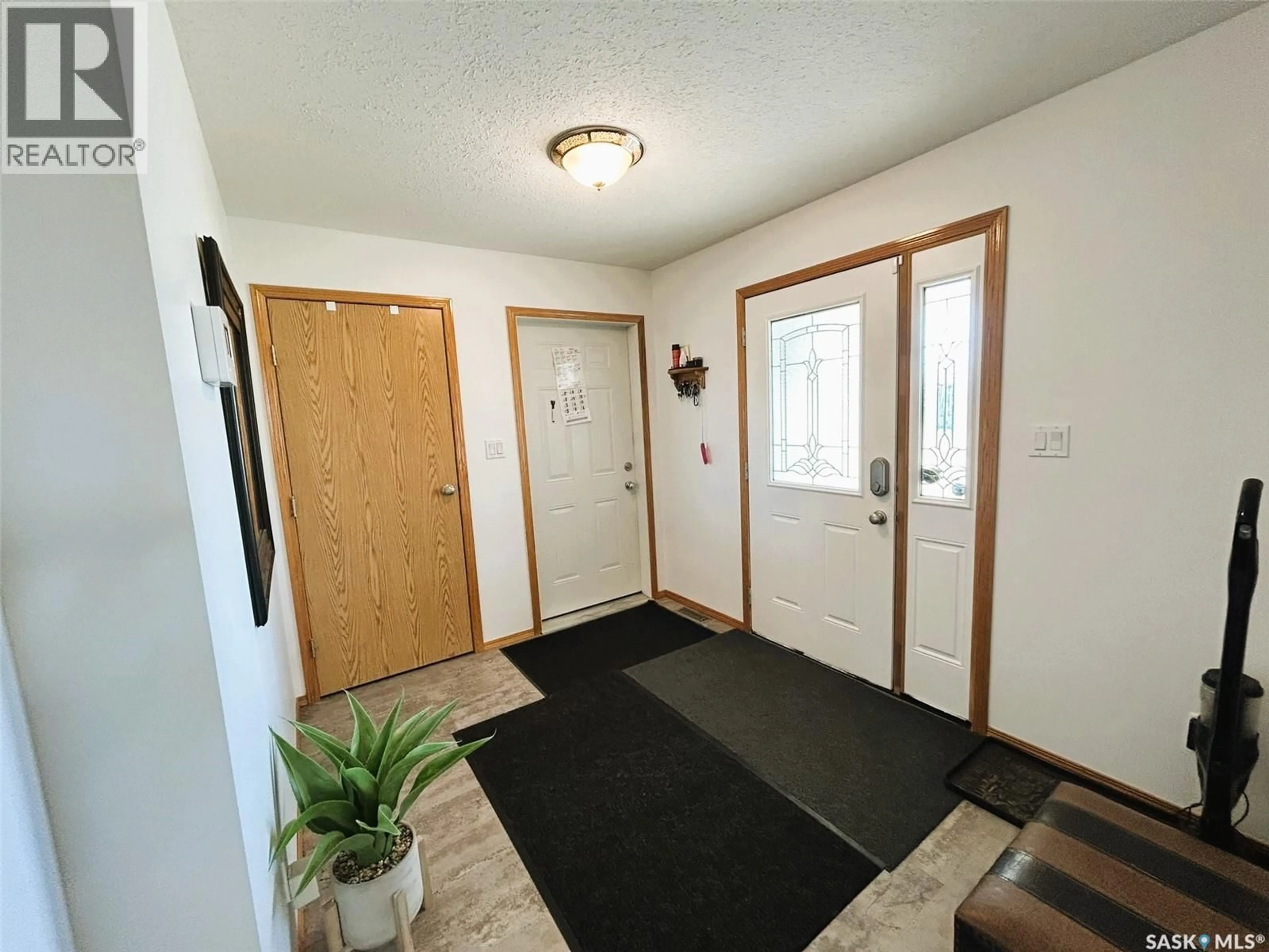 Indoor entryway for 206 2ND STREET, Carrot River Saskatchewan S0E0L0