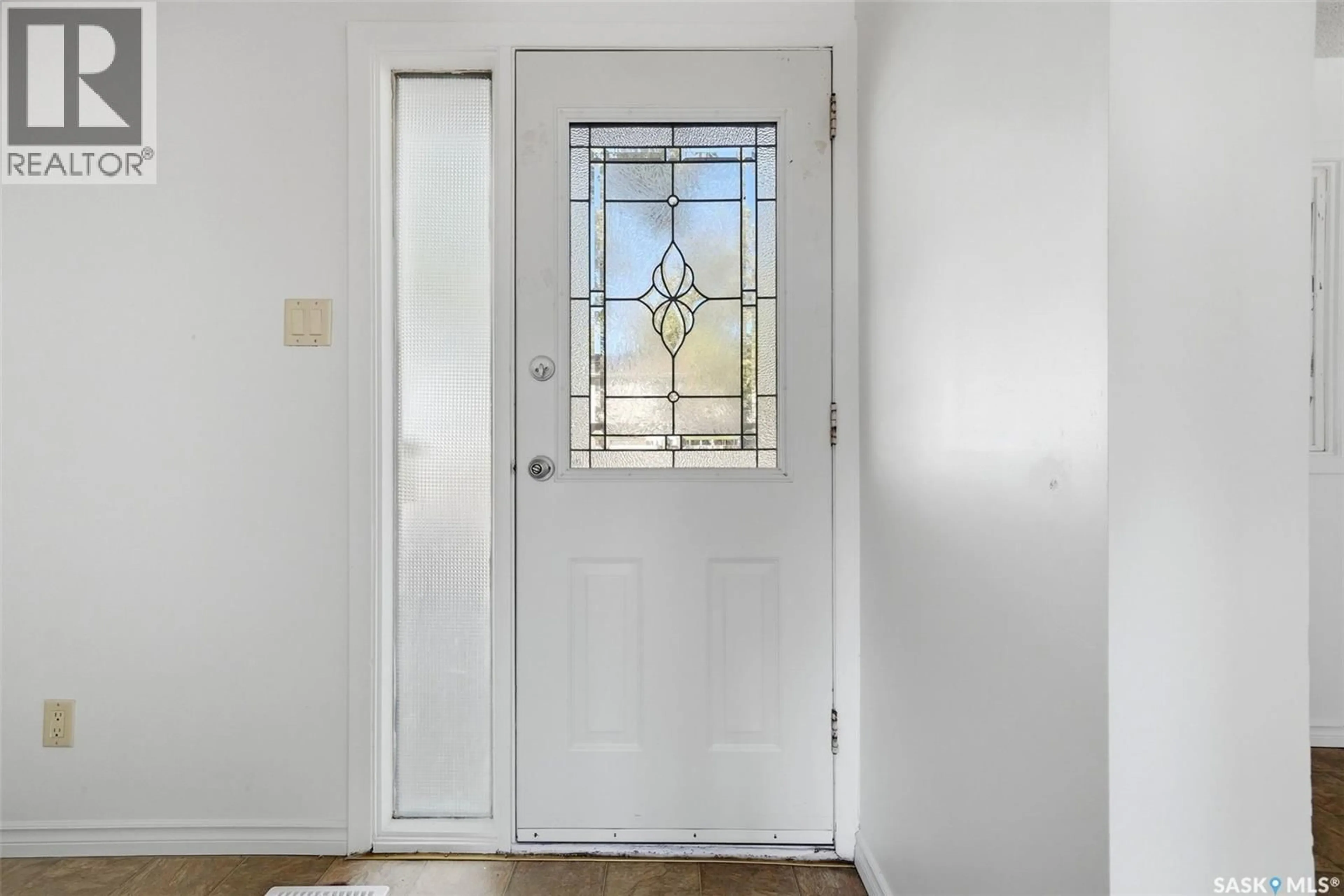 Indoor entryway for 3804 CASTLE ROAD, Regina Saskatchewan S4S6M7