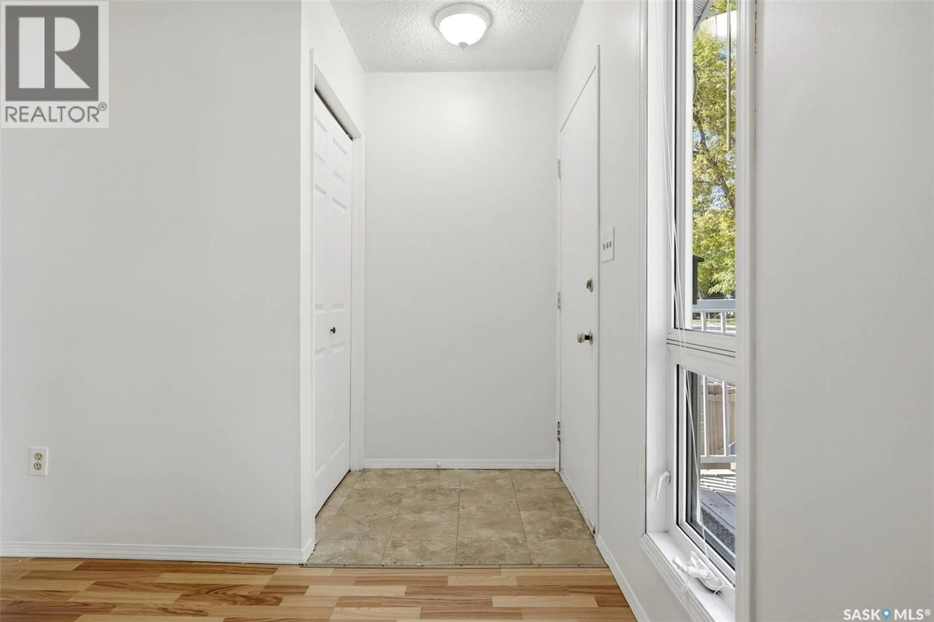 Indoor entryway for 185 THOMSON AVENUE, Regina Saskatchewan S4N5L2