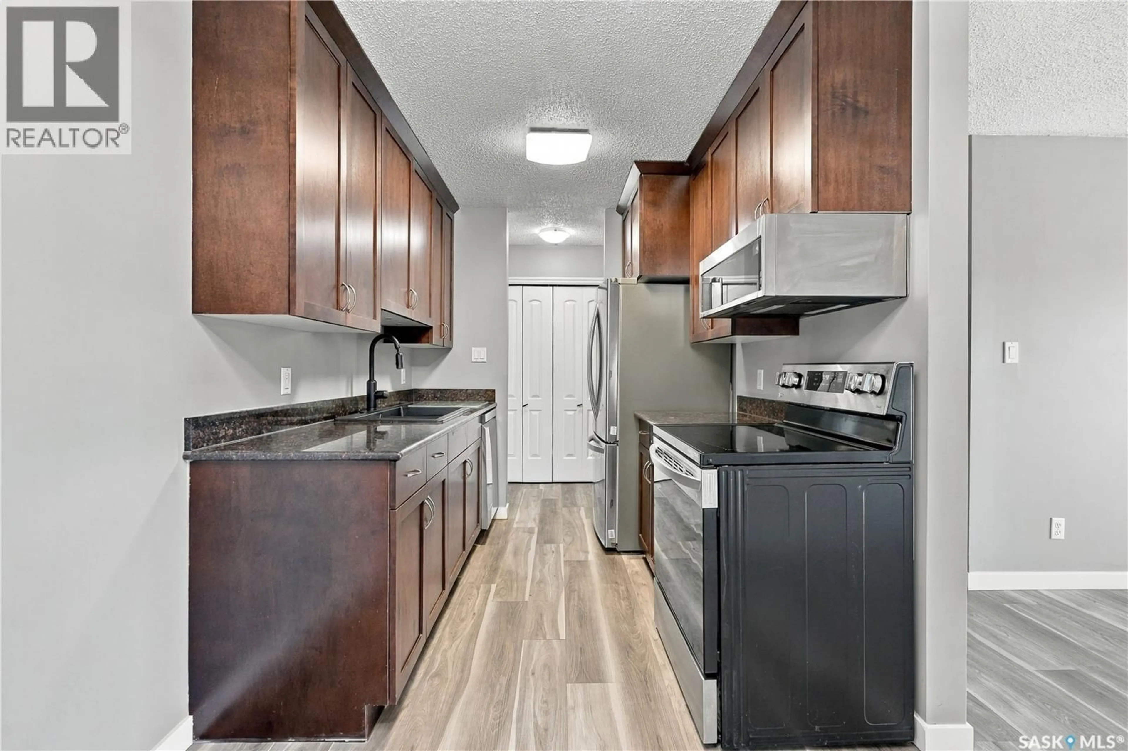 Standard kitchen, unknown for 210 2233 ST HENRY AVENUE, Saskatoon Saskatchewan S7M5K6