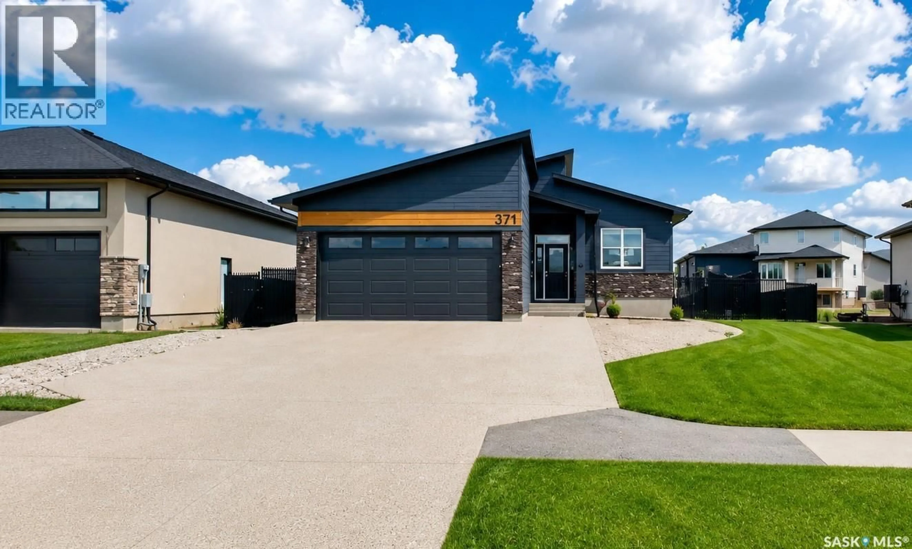Home with vinyl exterior material, street for 371 EMERALD PARK ROAD, Edenwold Rm No.158 Saskatchewan S4L0A7