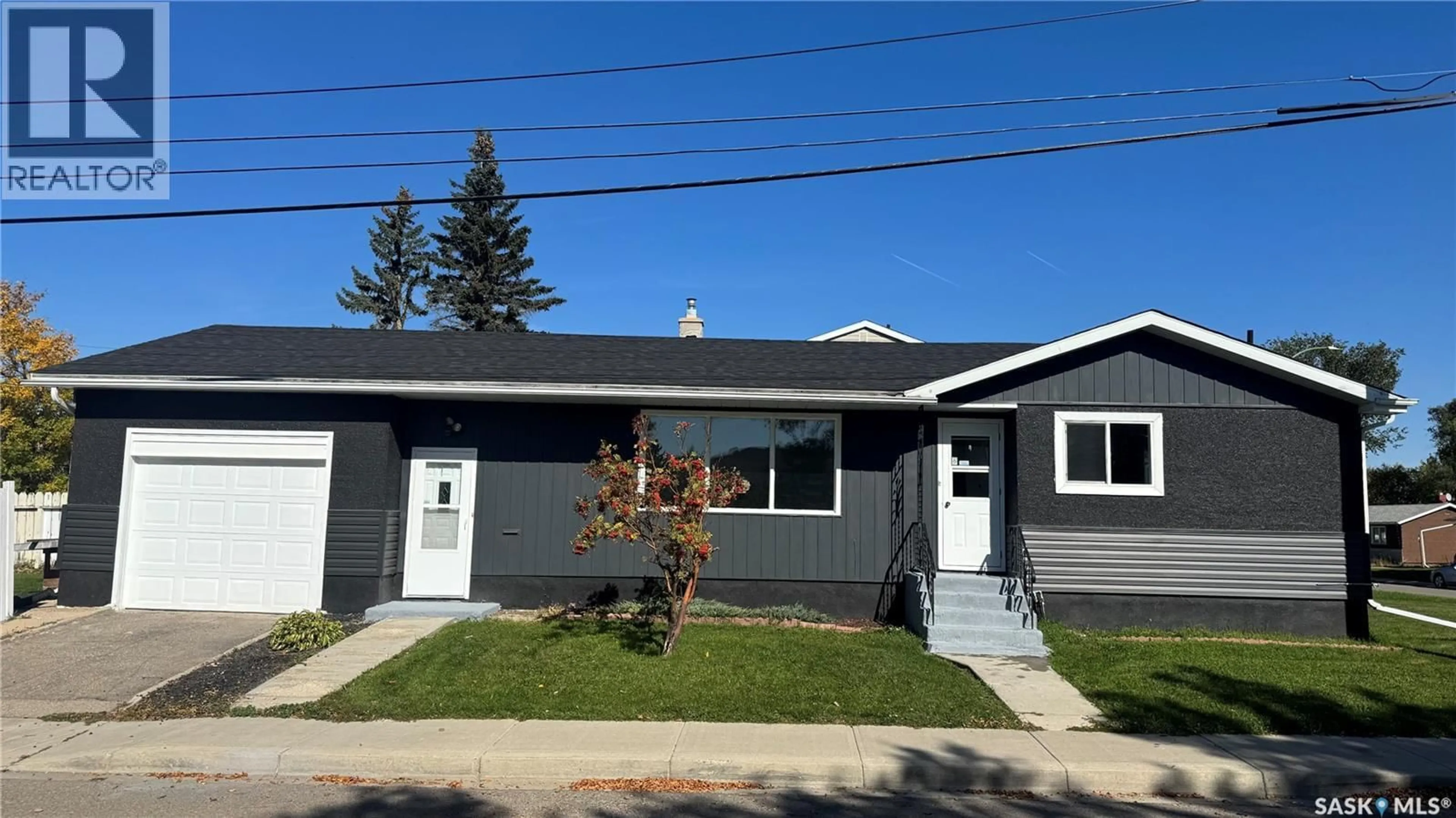 Home with vinyl exterior material, street for 1020 9TH AVENUE, Regina Saskatchewan S4N0H3