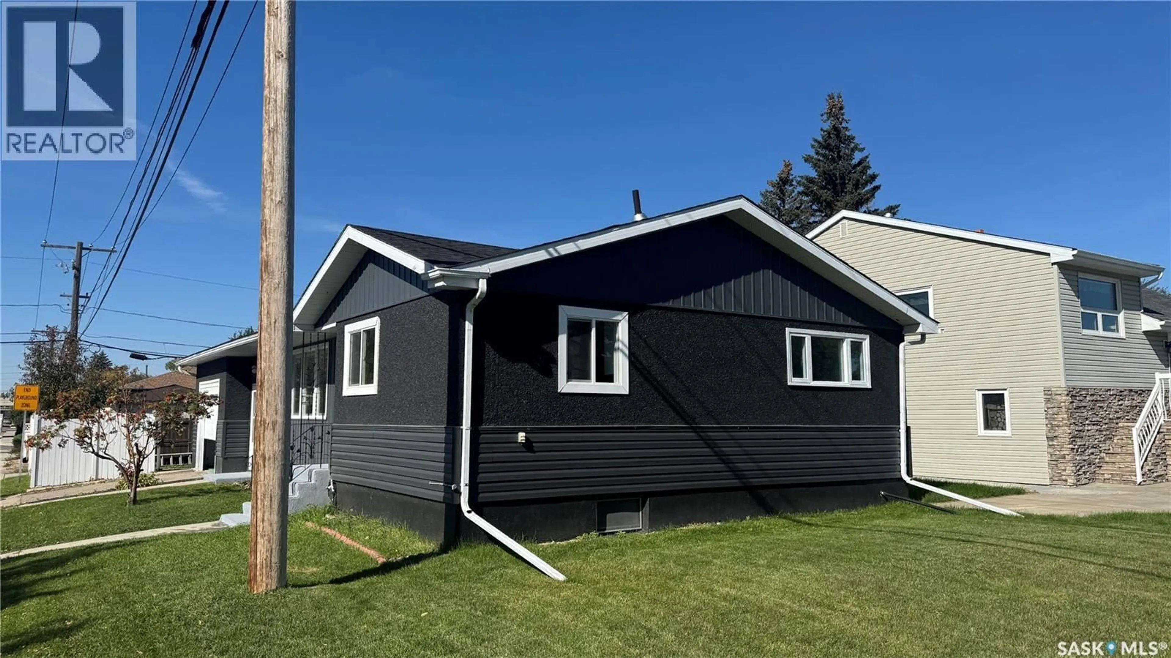 Home with vinyl exterior material, building for 1020 9TH AVENUE, Regina Saskatchewan S4N0H3