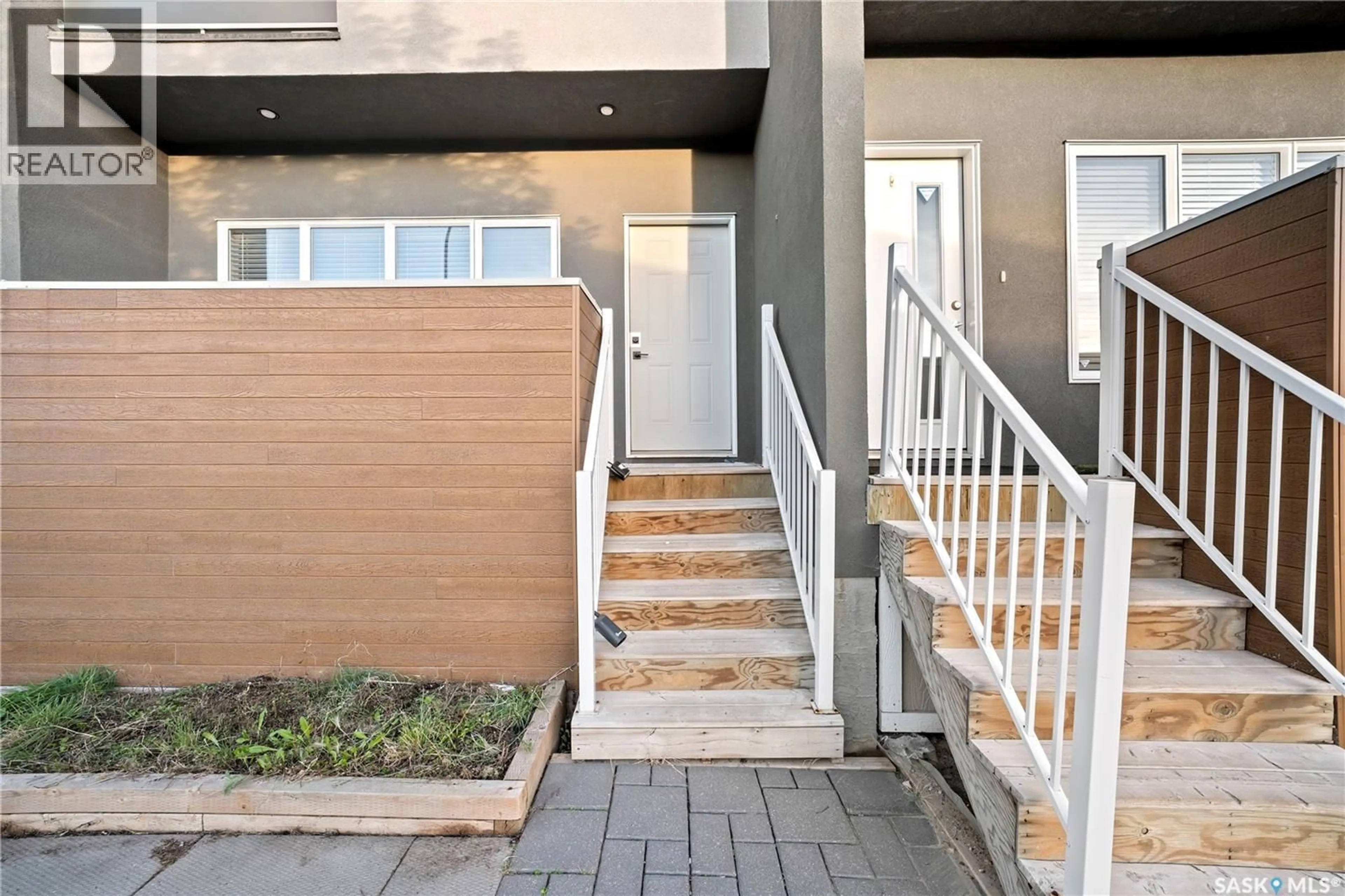 Indoor entryway for 3949 JAMES HILL ROAD, Regina Saskatchewan S4W0N8