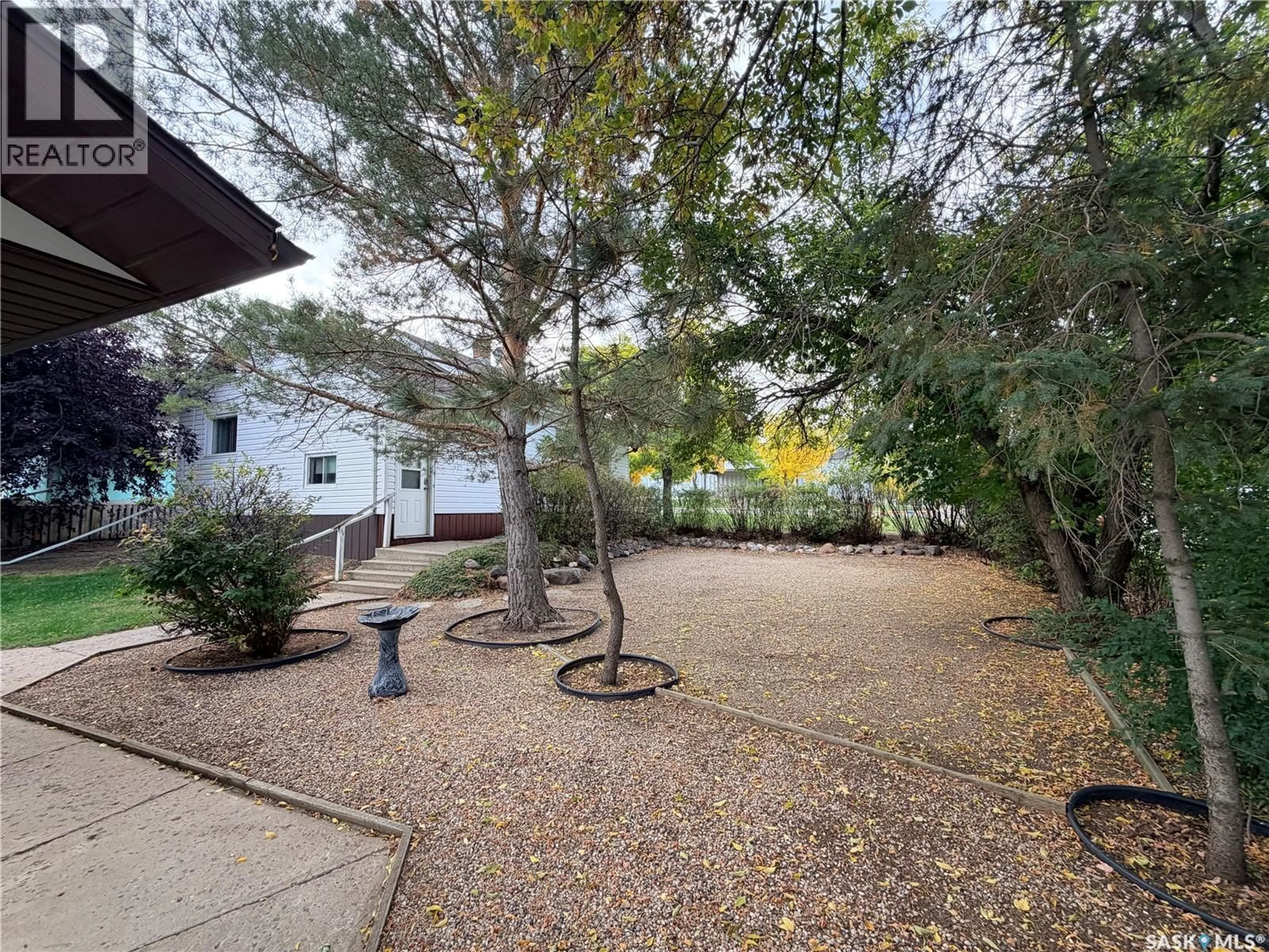 A pic from outside/outdoor area/front of a property/back of a property/a pic from drone, street for 203 4TH AVENUE, Assiniboia Saskatchewan S0H0B0