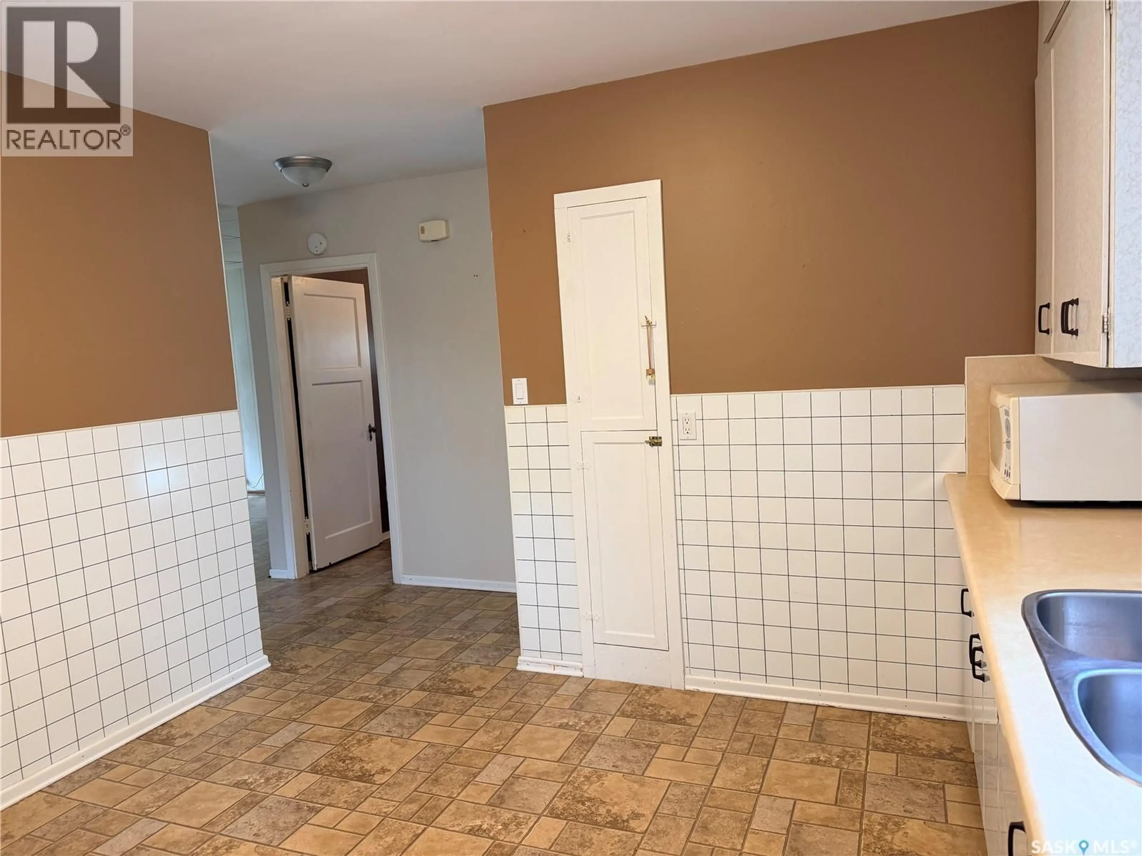 A pic of a room for 203 4TH AVENUE, Assiniboia Saskatchewan S0H0B0