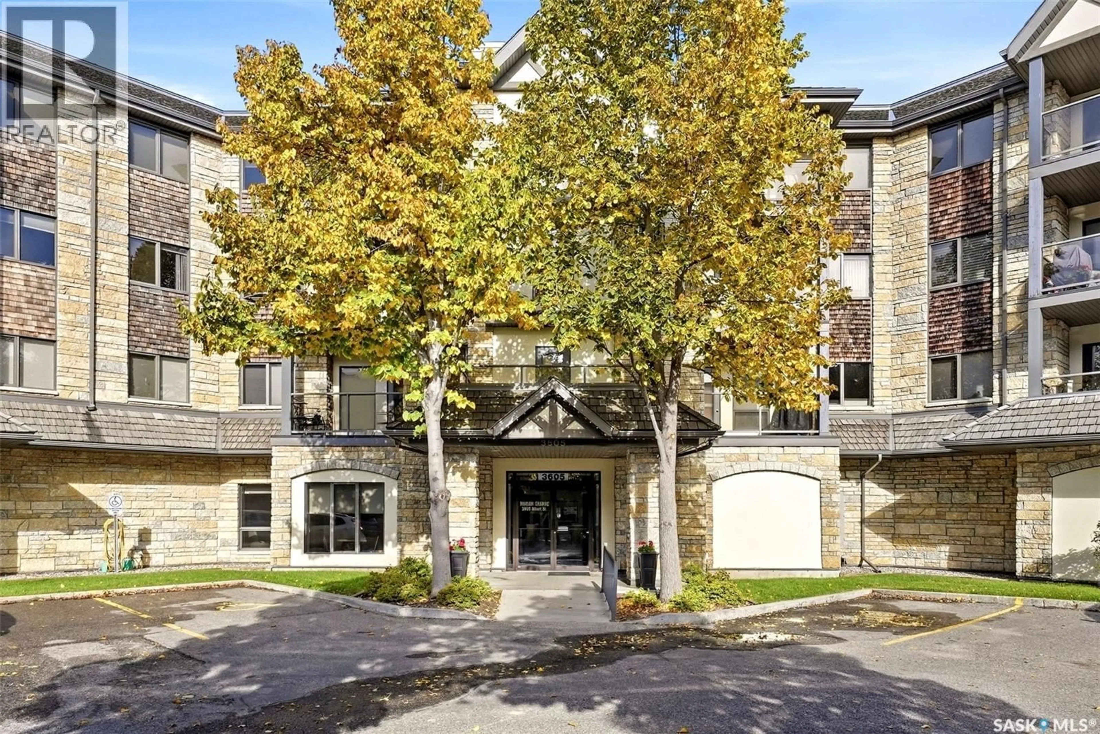 Indoor foyer for 342 - 3605 ALBERT STREET, Regina Saskatchewan S4S7L4