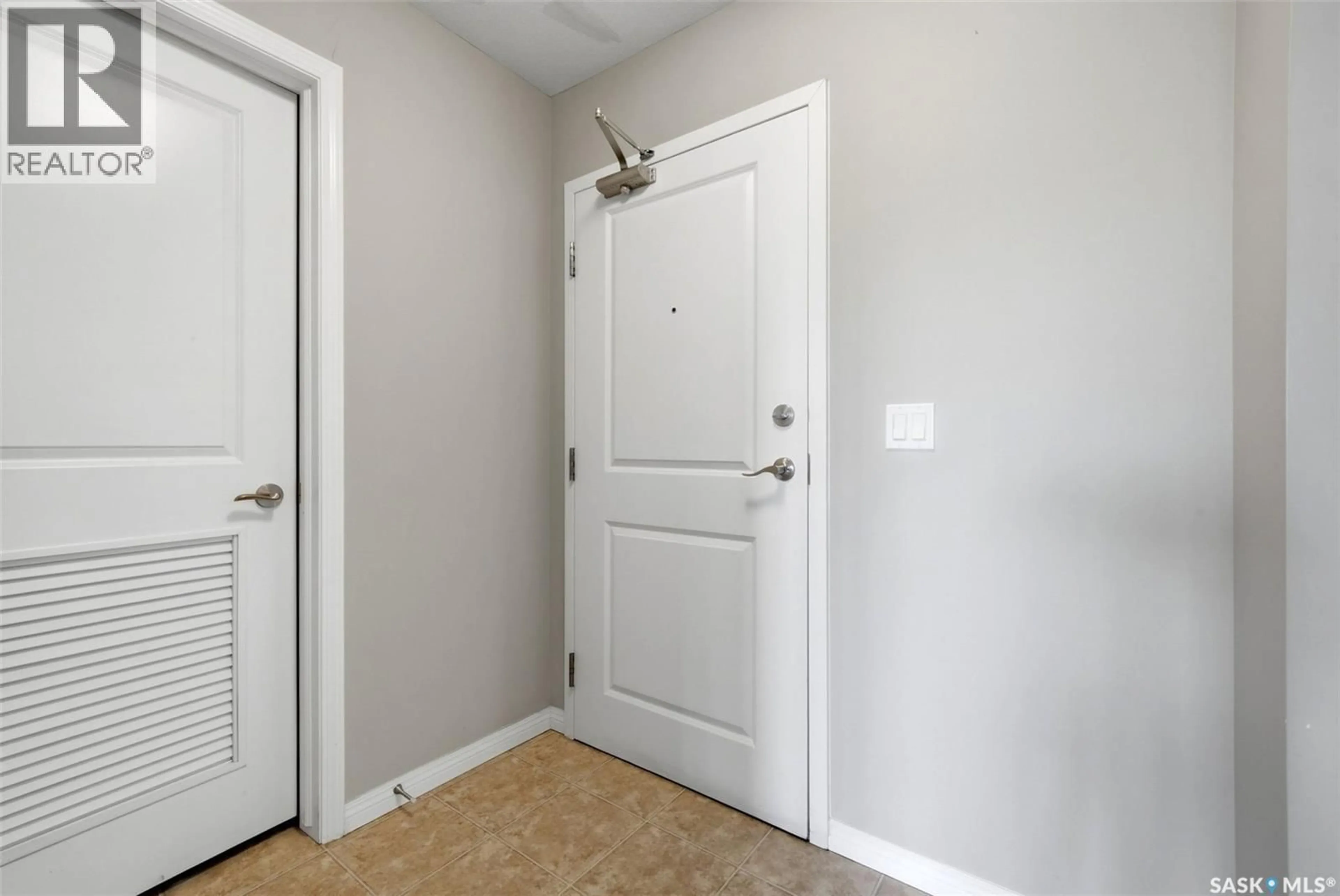 Indoor entryway for 342 - 3605 ALBERT STREET, Regina Saskatchewan S4S7L4