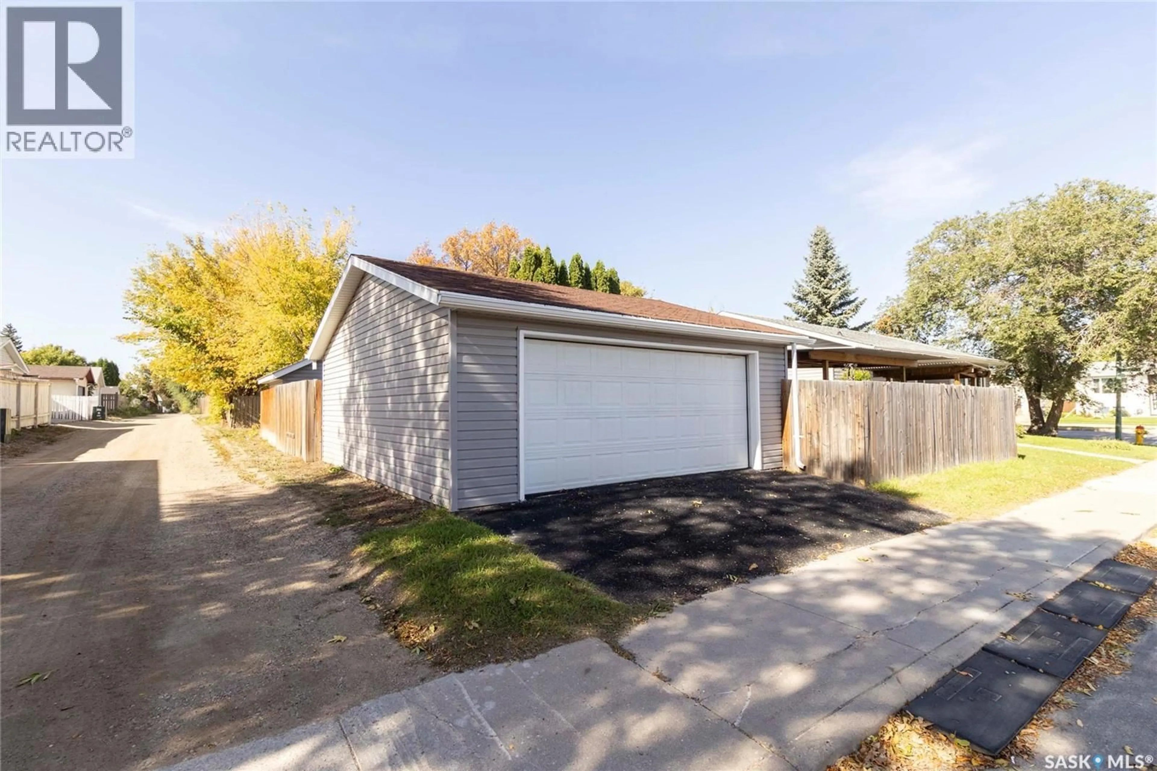 Indoor garage for 3501 33RD STREET, Saskatoon Saskatchewan S7L4P6