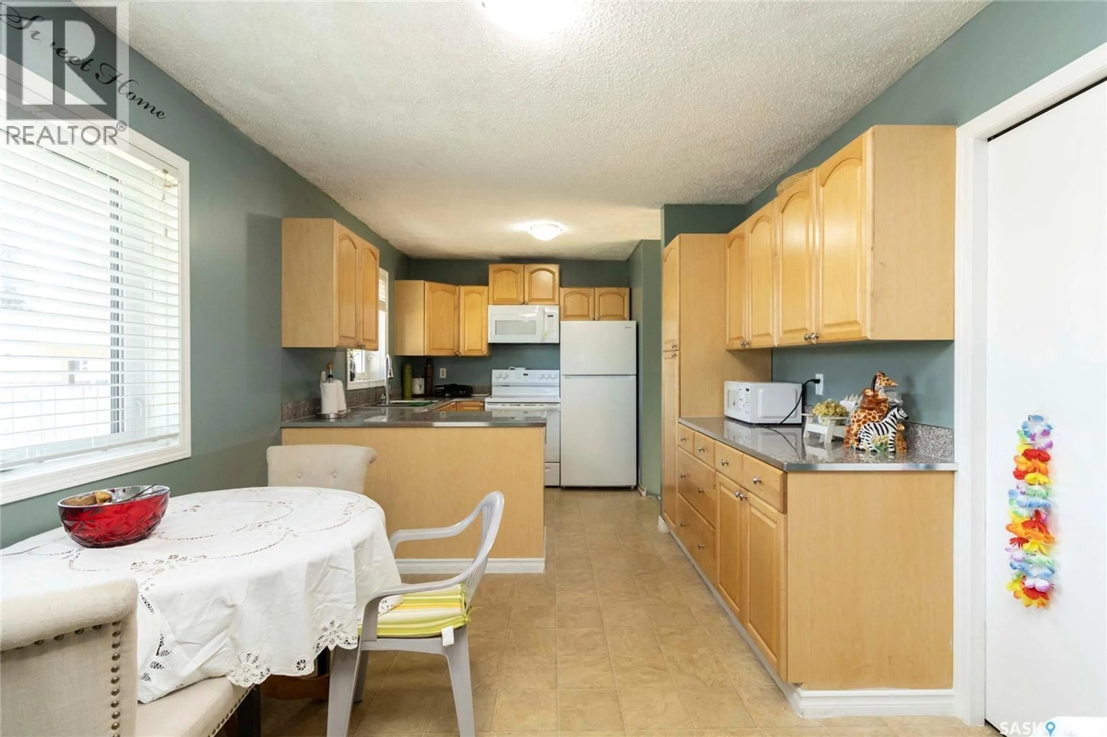 Standard kitchen, unknown for 3501 33RD STREET, Saskatoon Saskatchewan S7L4P6