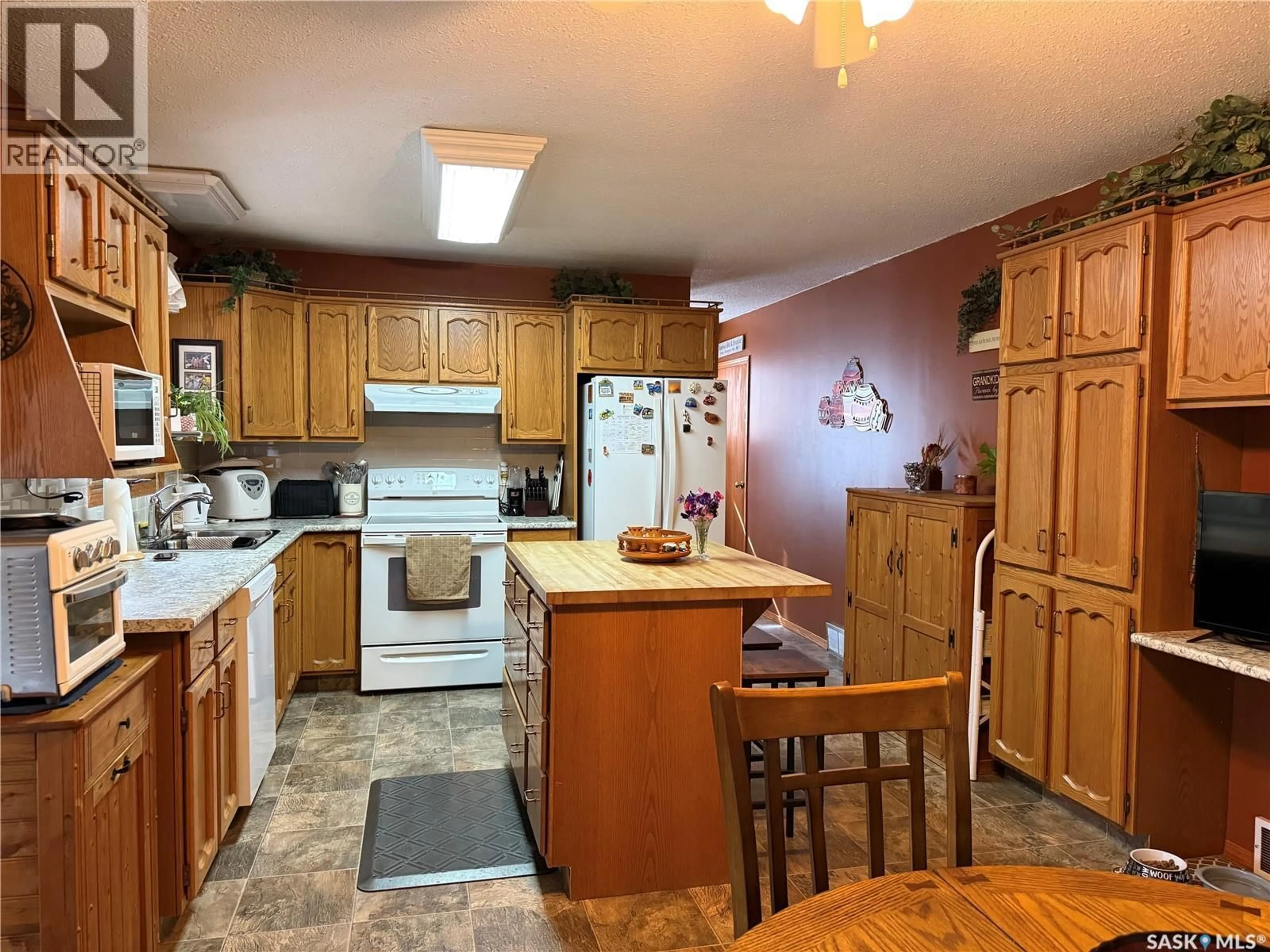 Standard kitchen, unknown for 912 RAILWAY AVENUE, Loon Lake Saskatchewan S0M1L0
