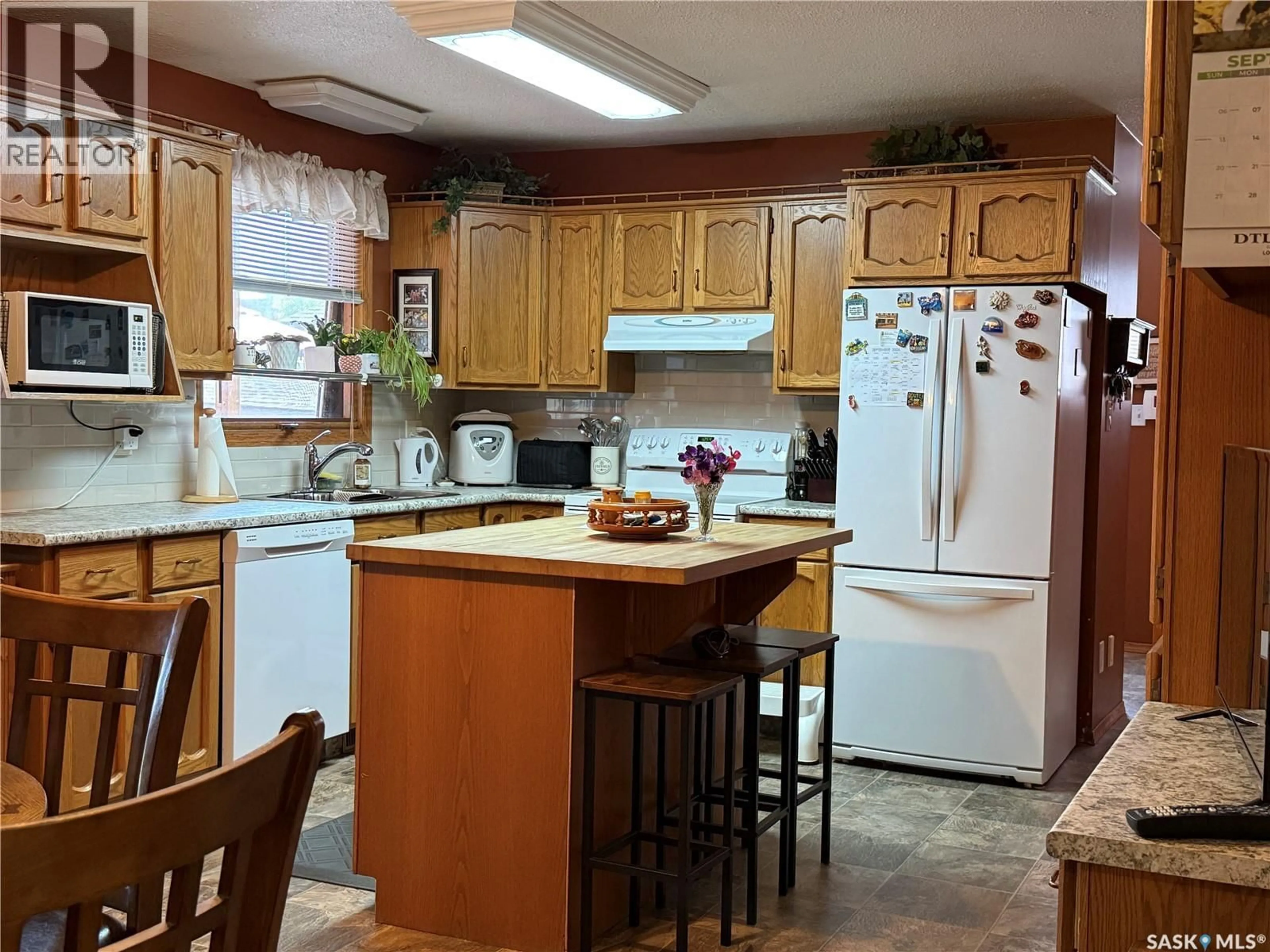 Standard kitchen, wood/laminate floor for 912 RAILWAY AVENUE, Loon Lake Saskatchewan S0M1L0
