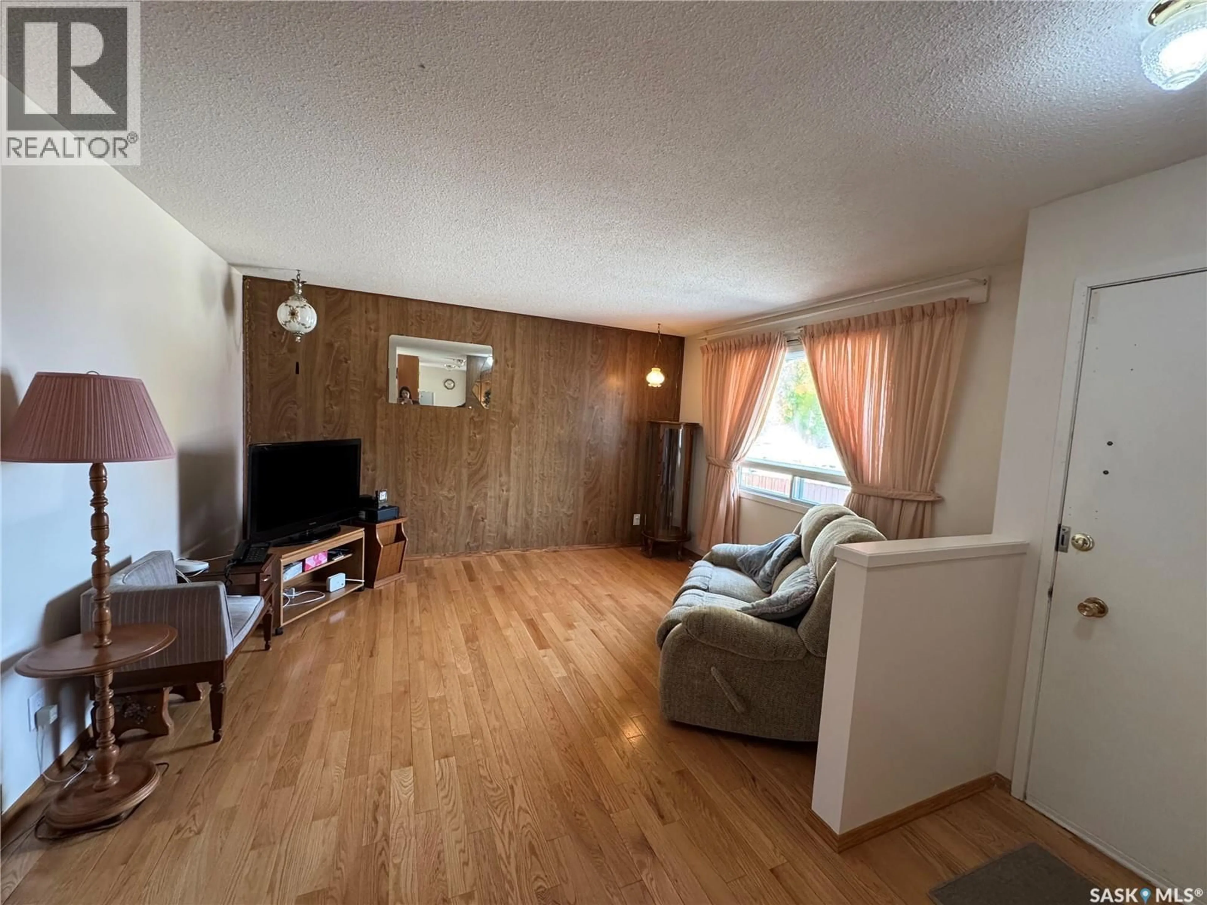 A pic of a room for 1909 7TH AVENUE, Regina Saskatchewan S4N4M7
