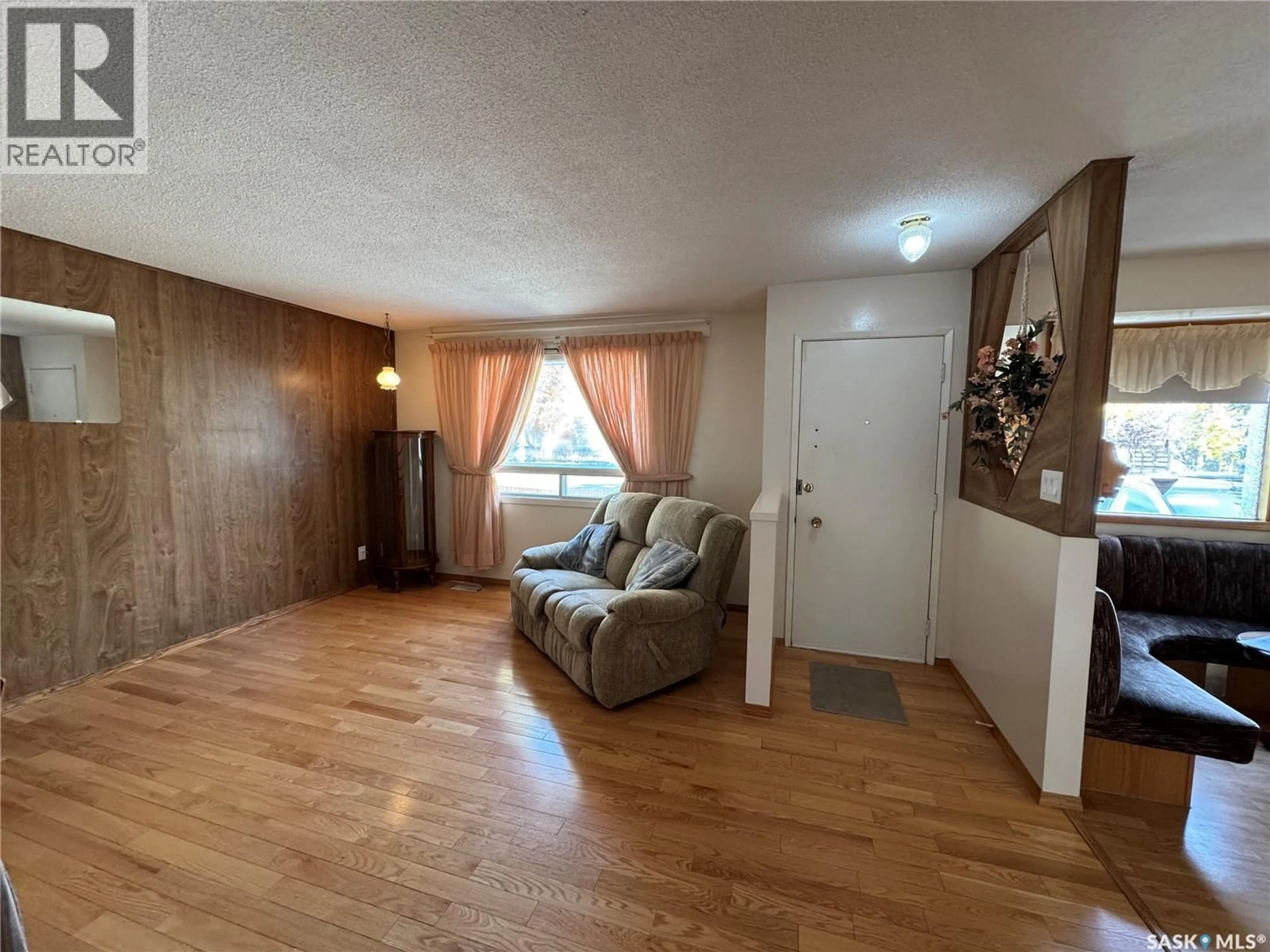 A pic of a room for 1909 7TH AVENUE, Regina Saskatchewan S4N4M7
